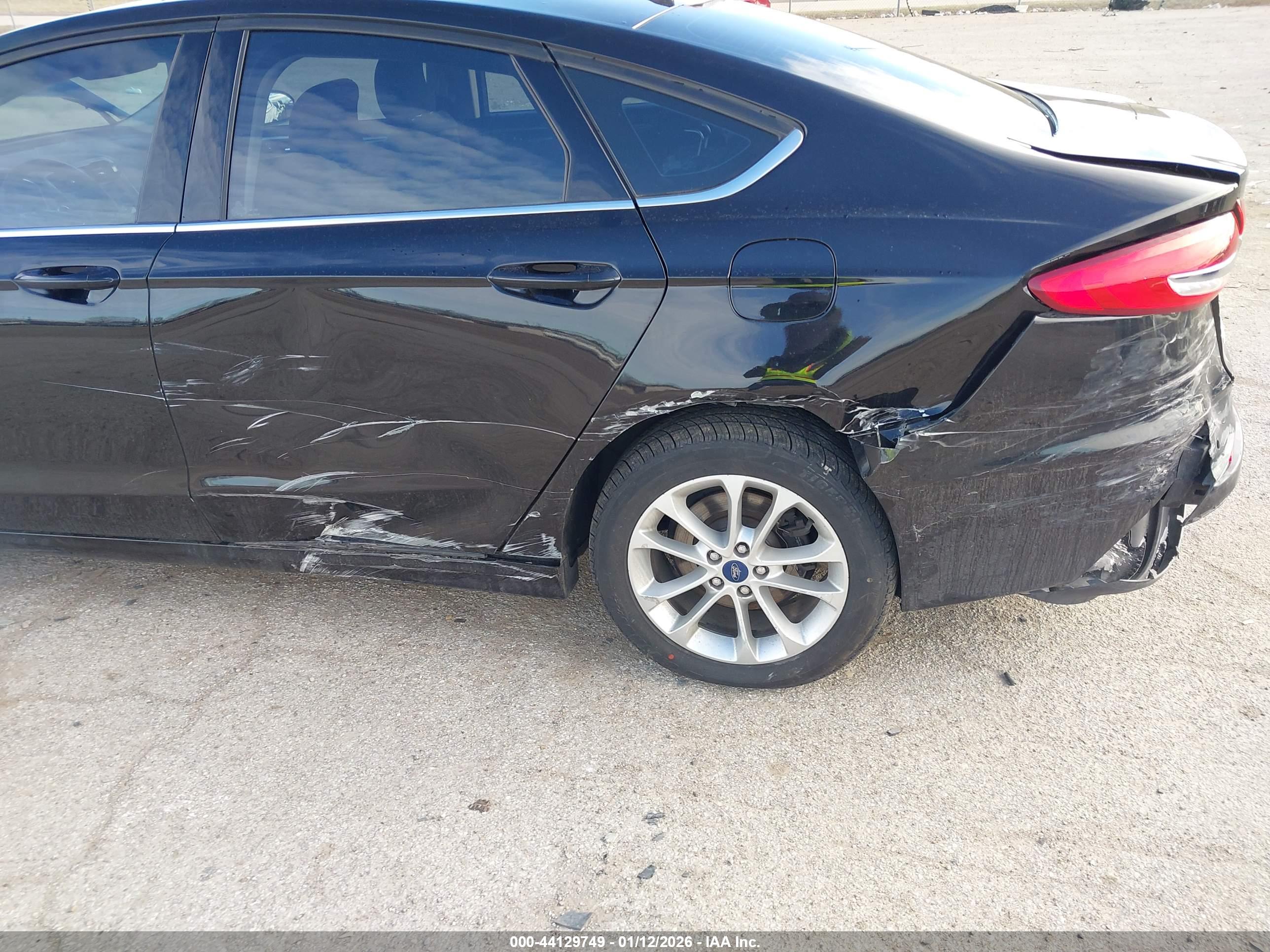 FORD FUSION image 6
