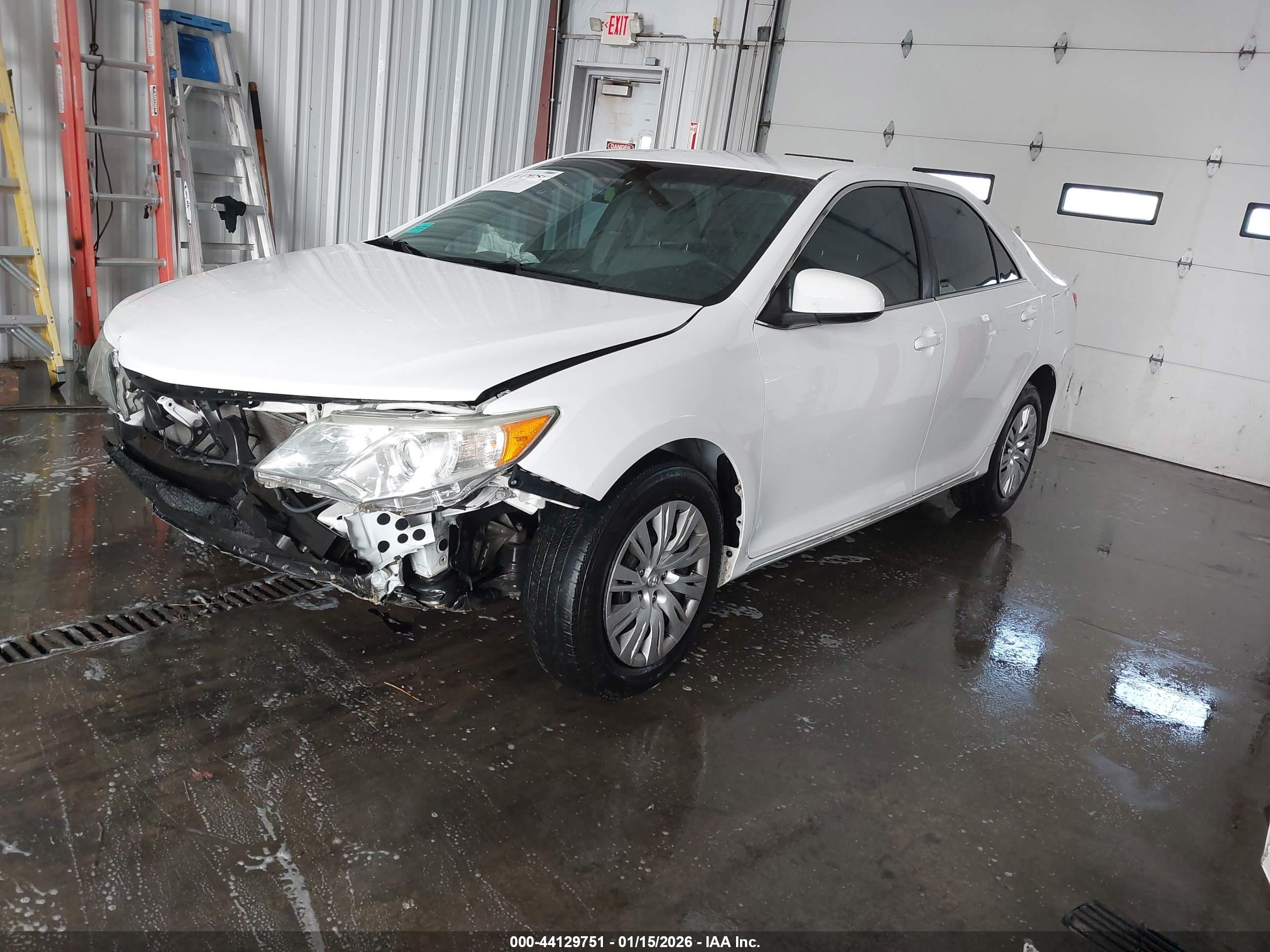TOYOTA CAMRY image 2