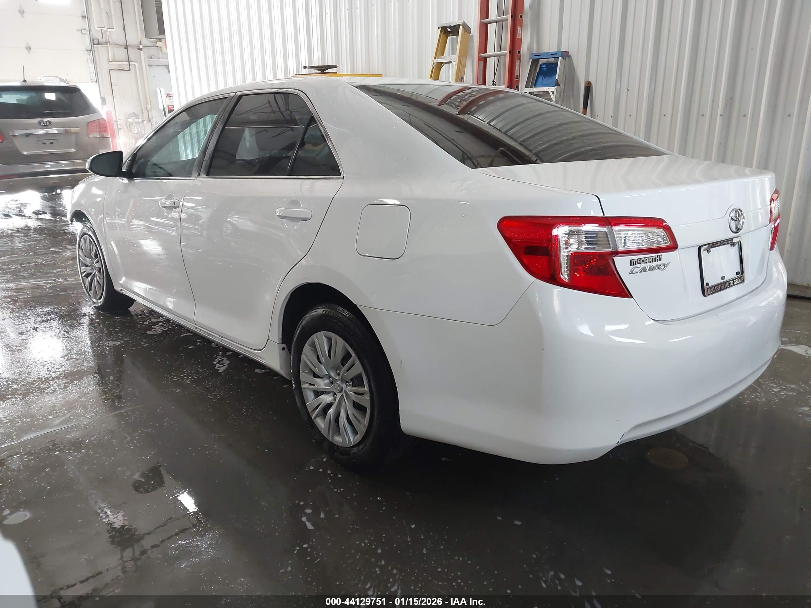 TOYOTA CAMRY image 3