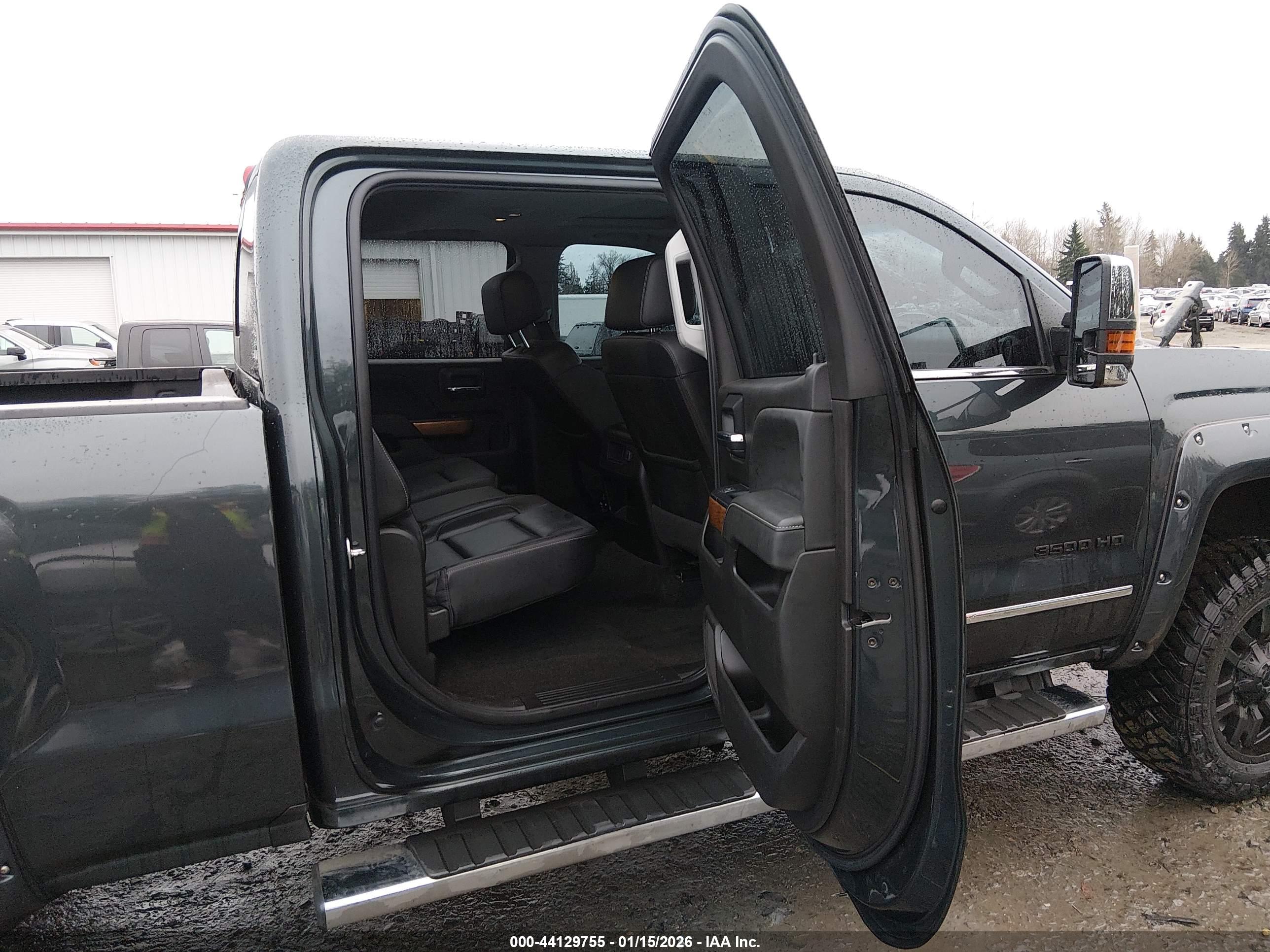 CHEVROLET SILVERADO image 7