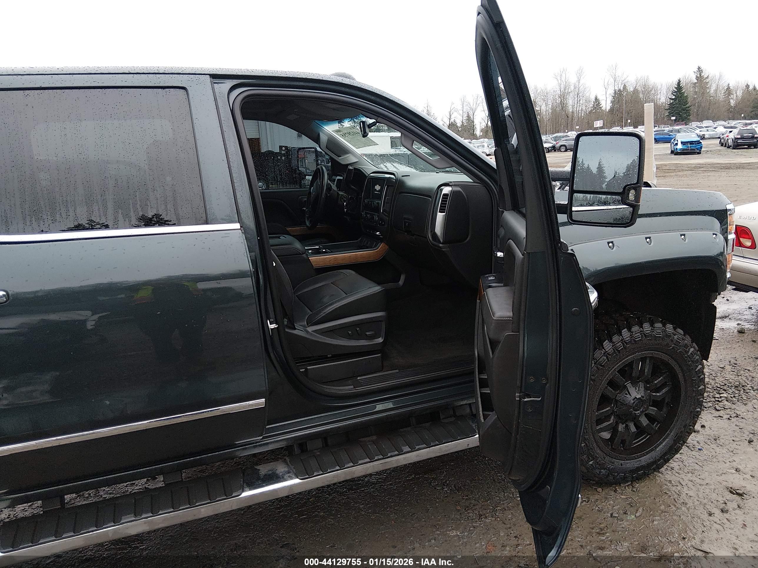 CHEVROLET SILVERADO image 8