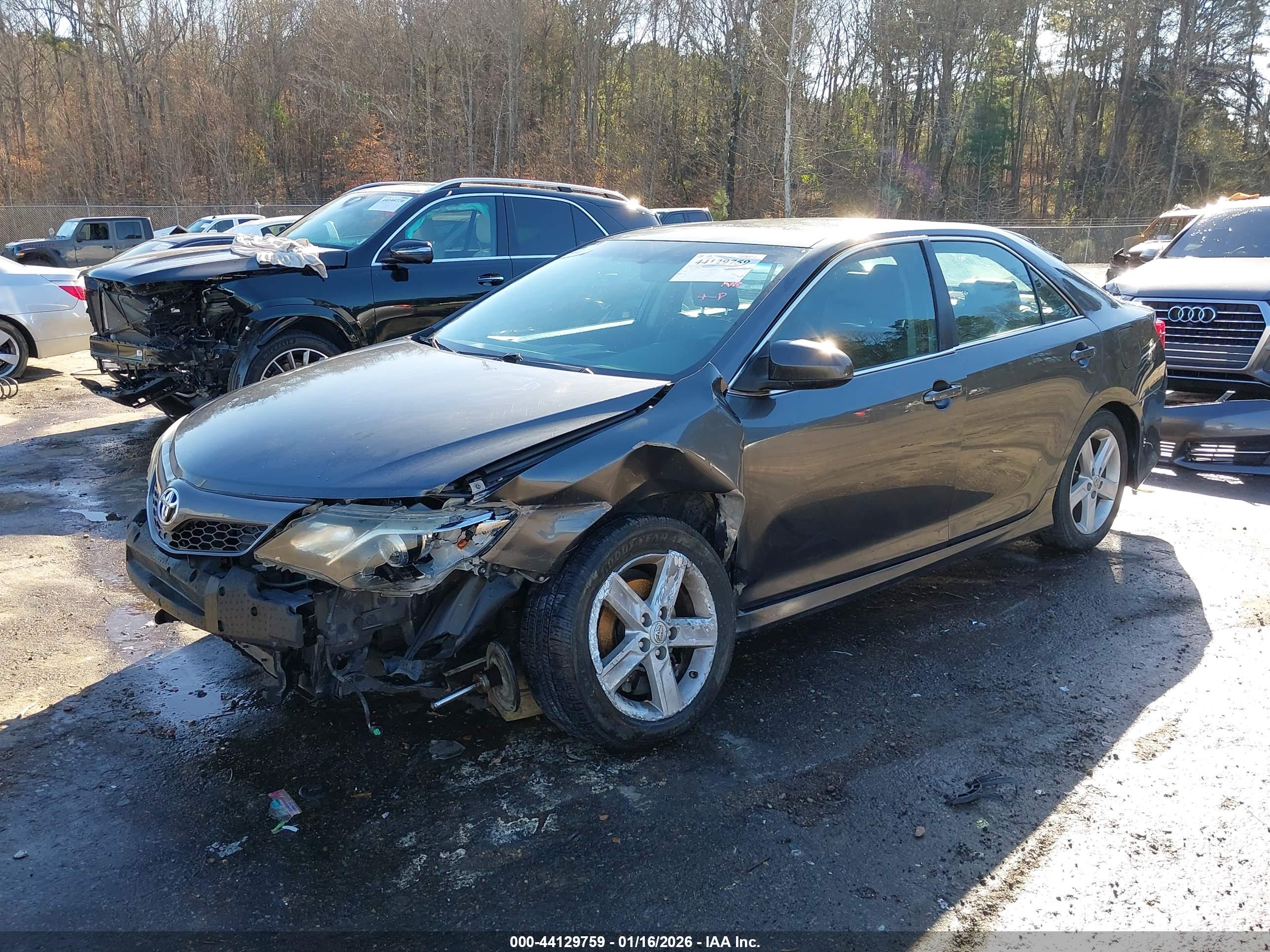 TOYOTA CAMRY image 2