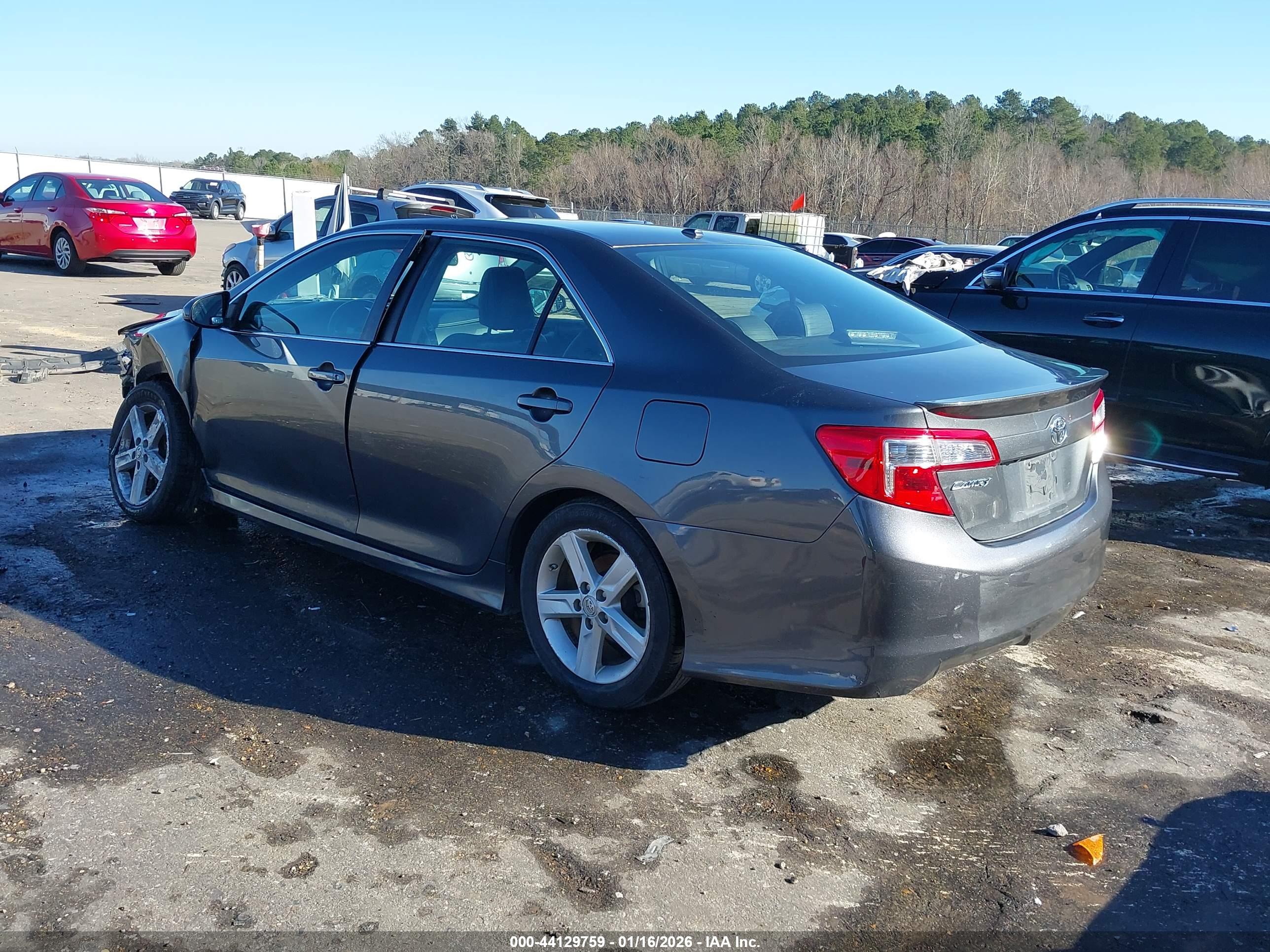 TOYOTA CAMRY image 3