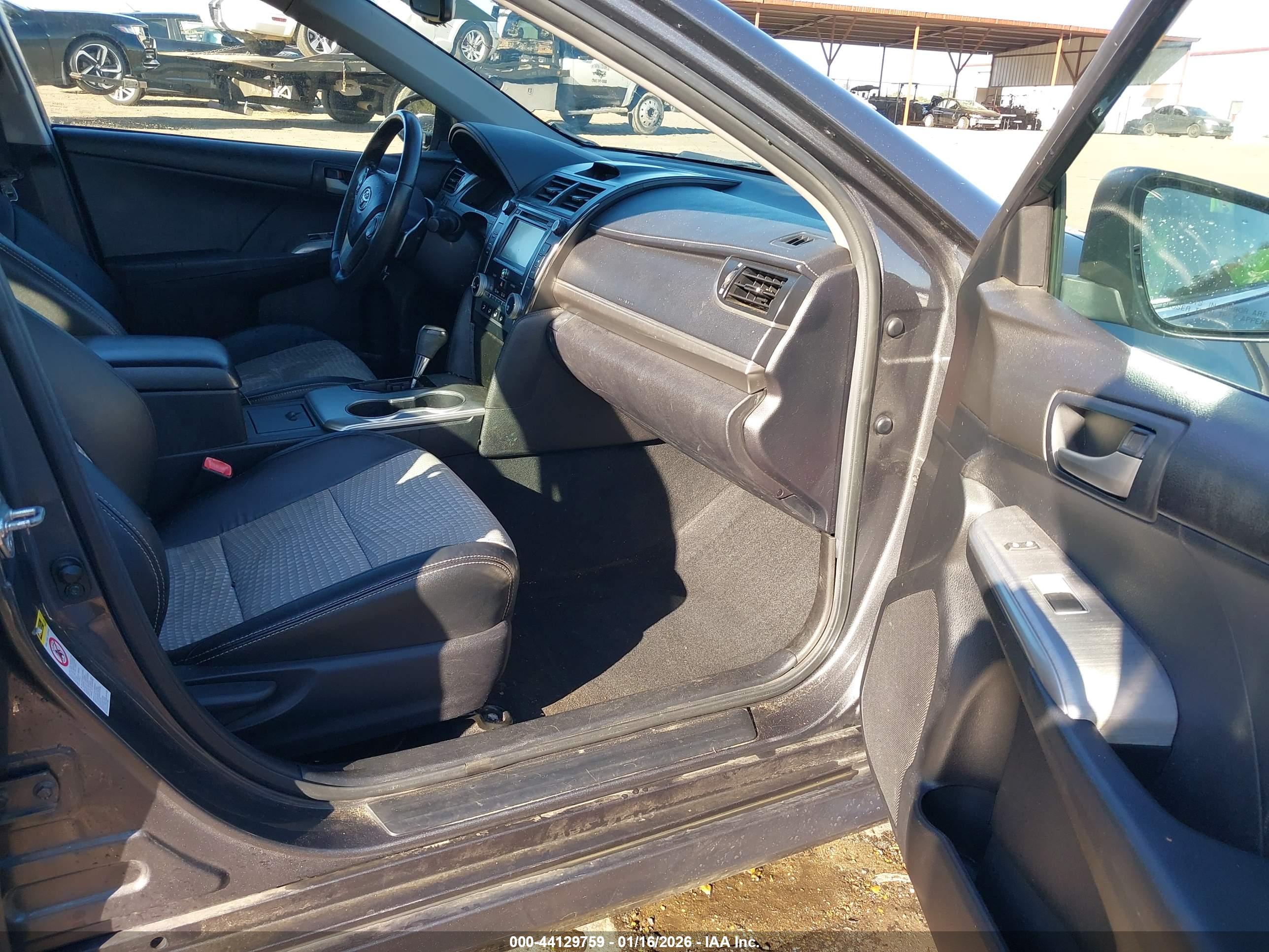 TOYOTA CAMRY image 5