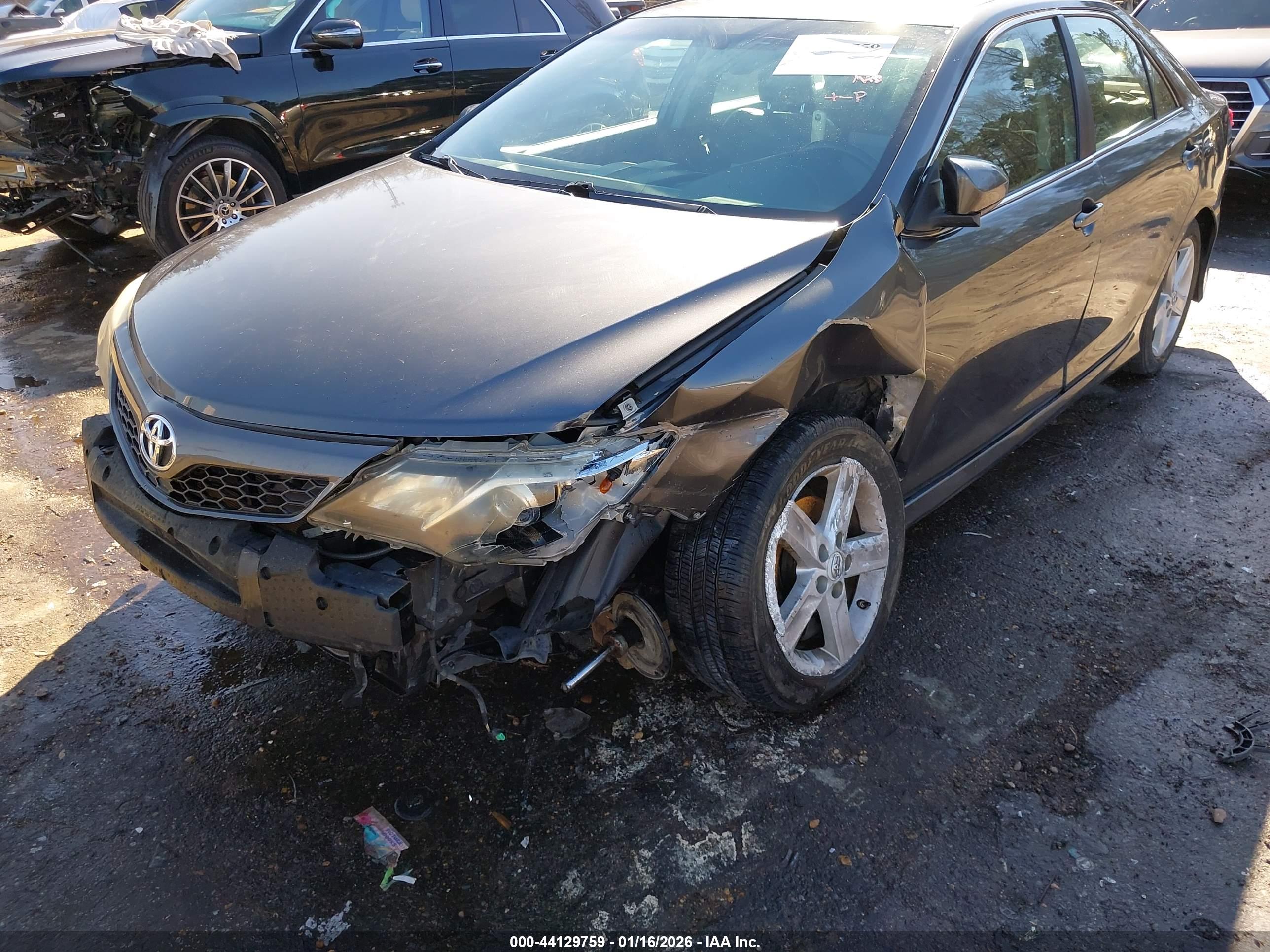 TOYOTA CAMRY image 6