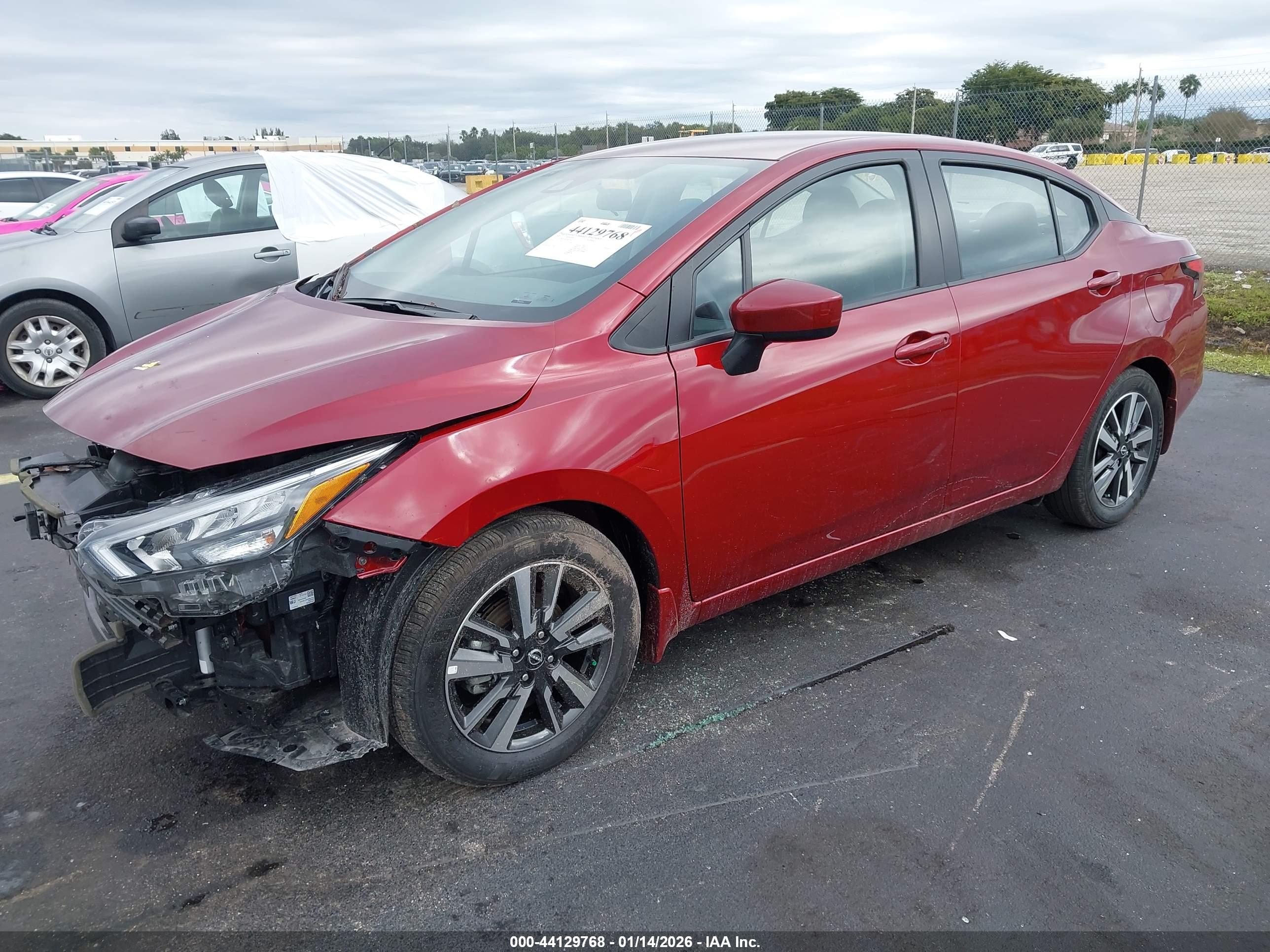 NISSAN VERSA image 2