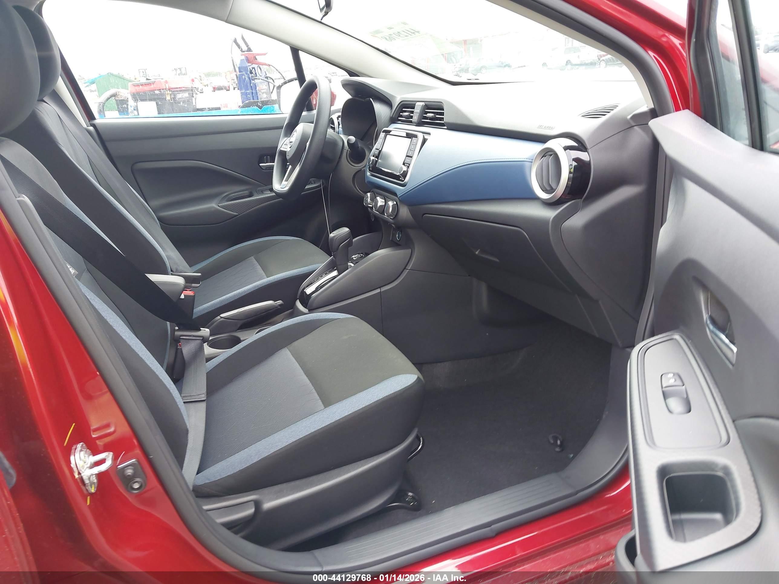 NISSAN VERSA image 5