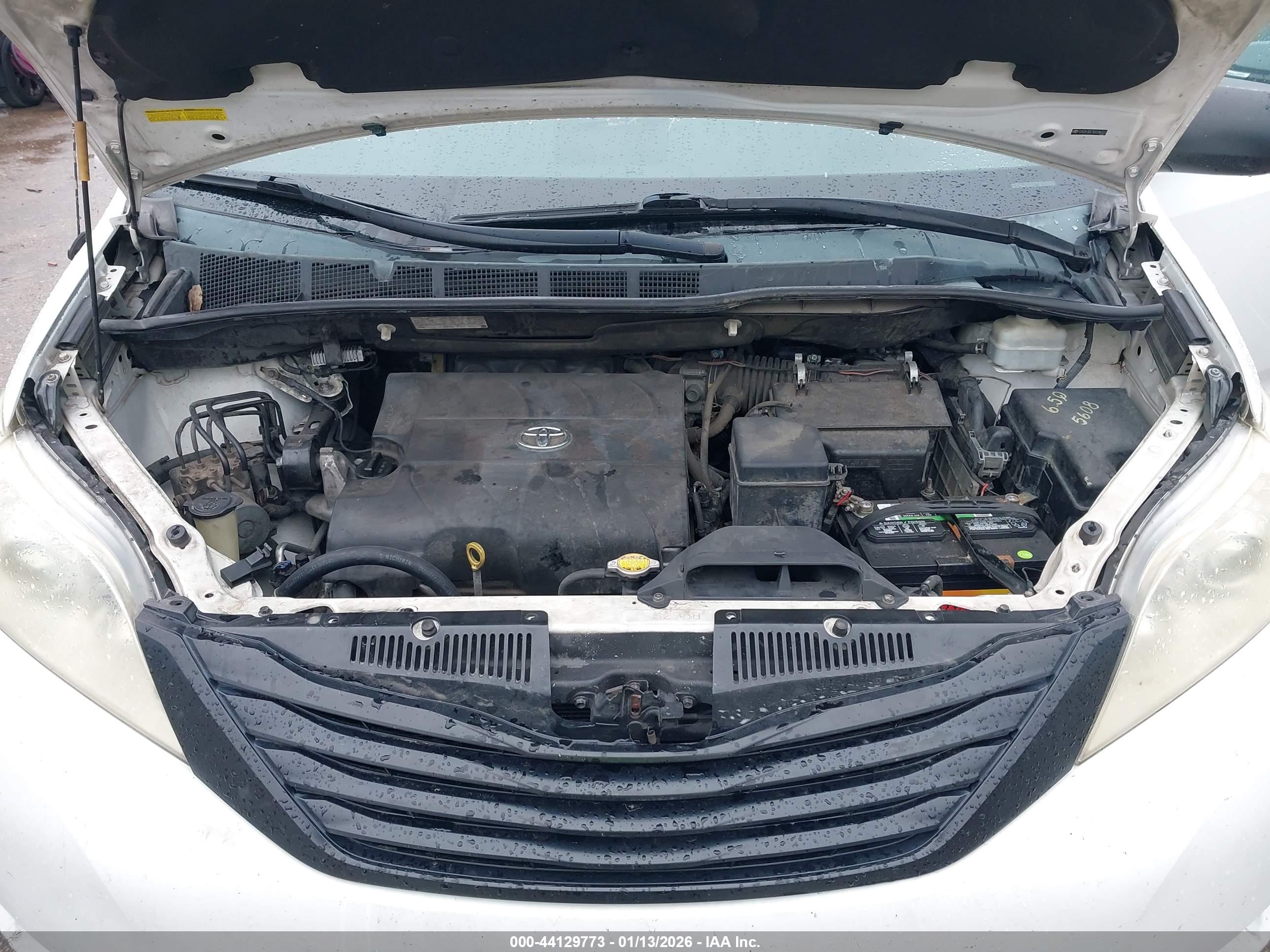 TOYOTA SIENNA image 10