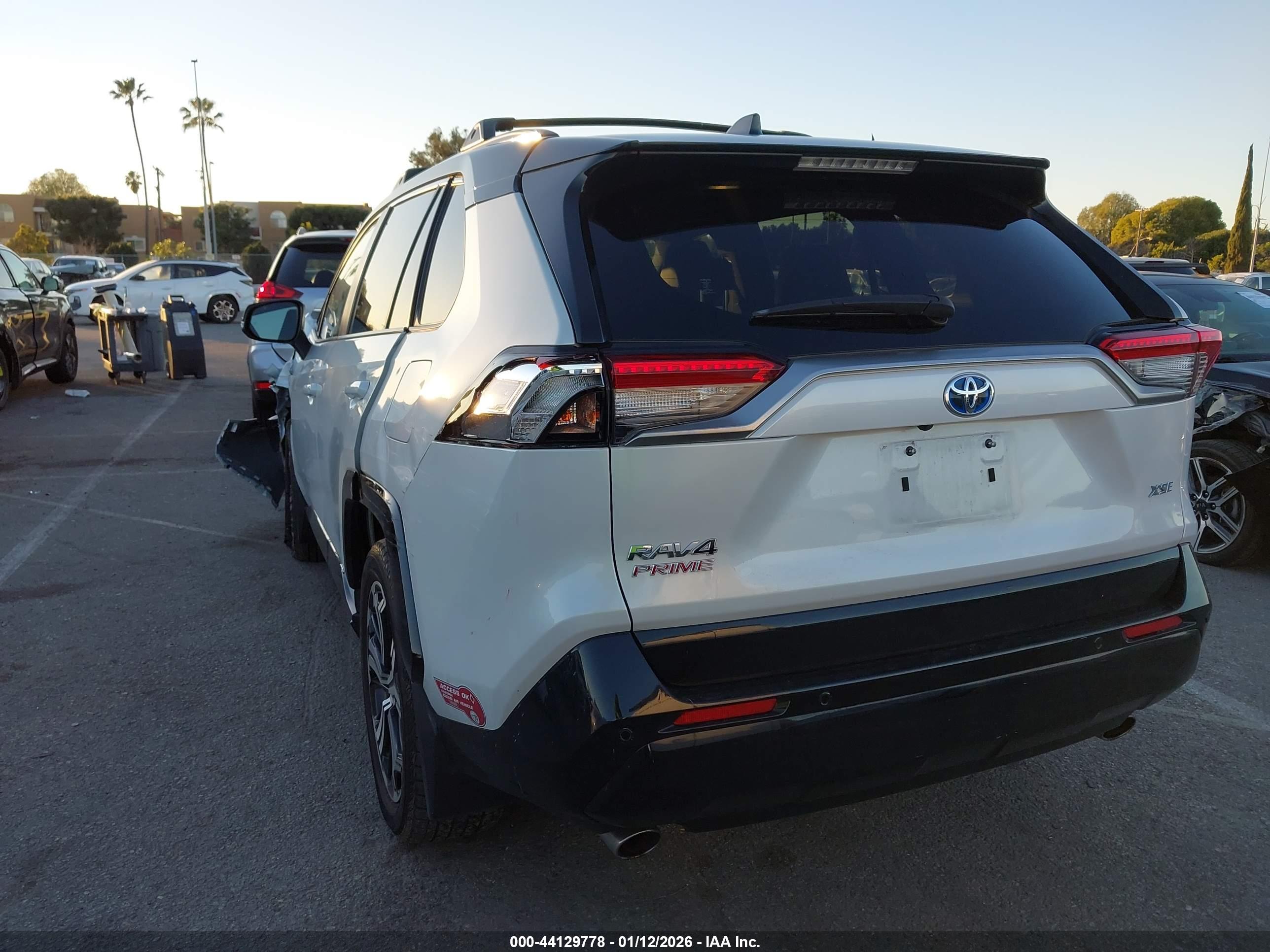 TOYOTA RAV4 image 3