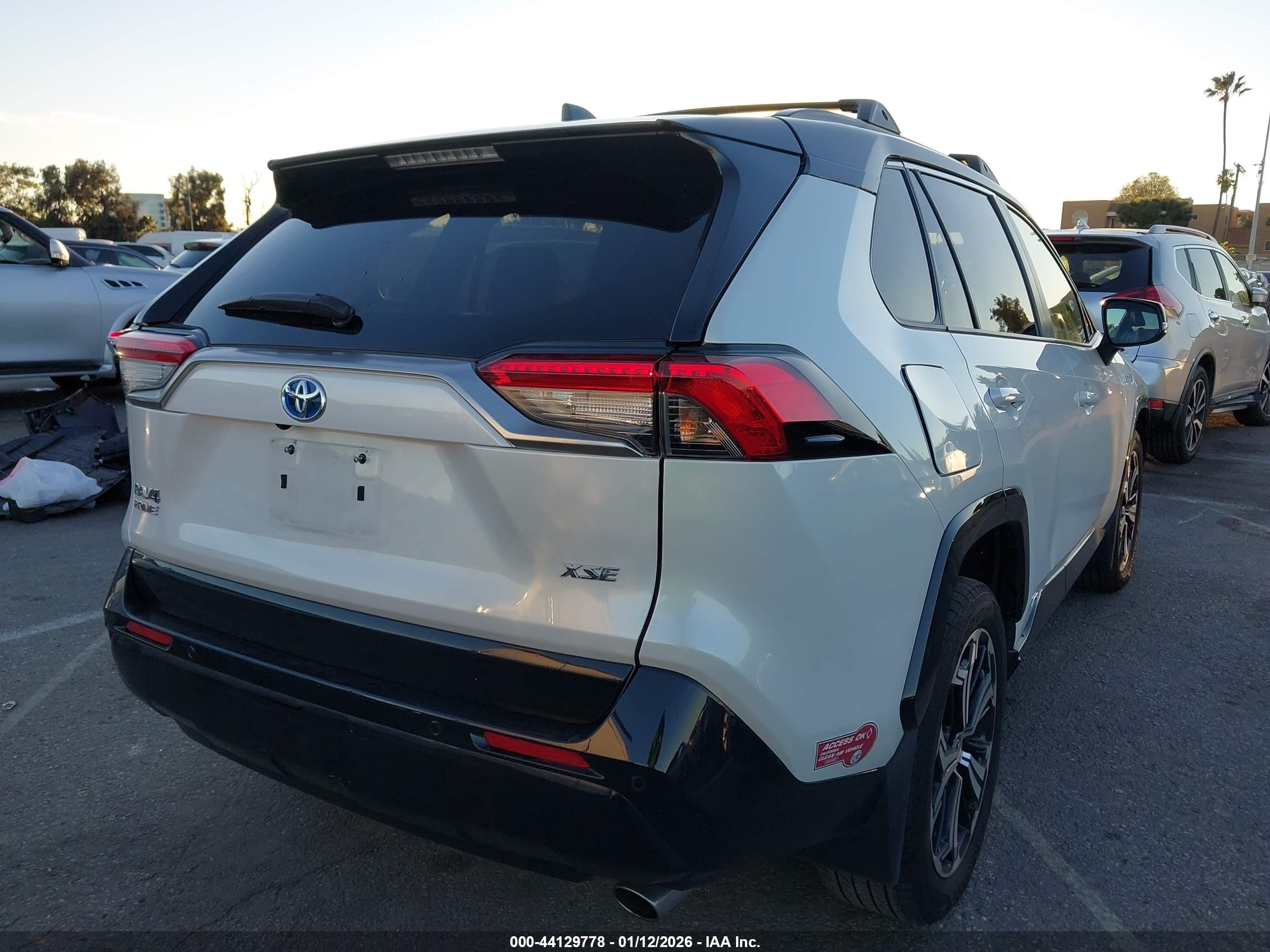 TOYOTA RAV4 image 4