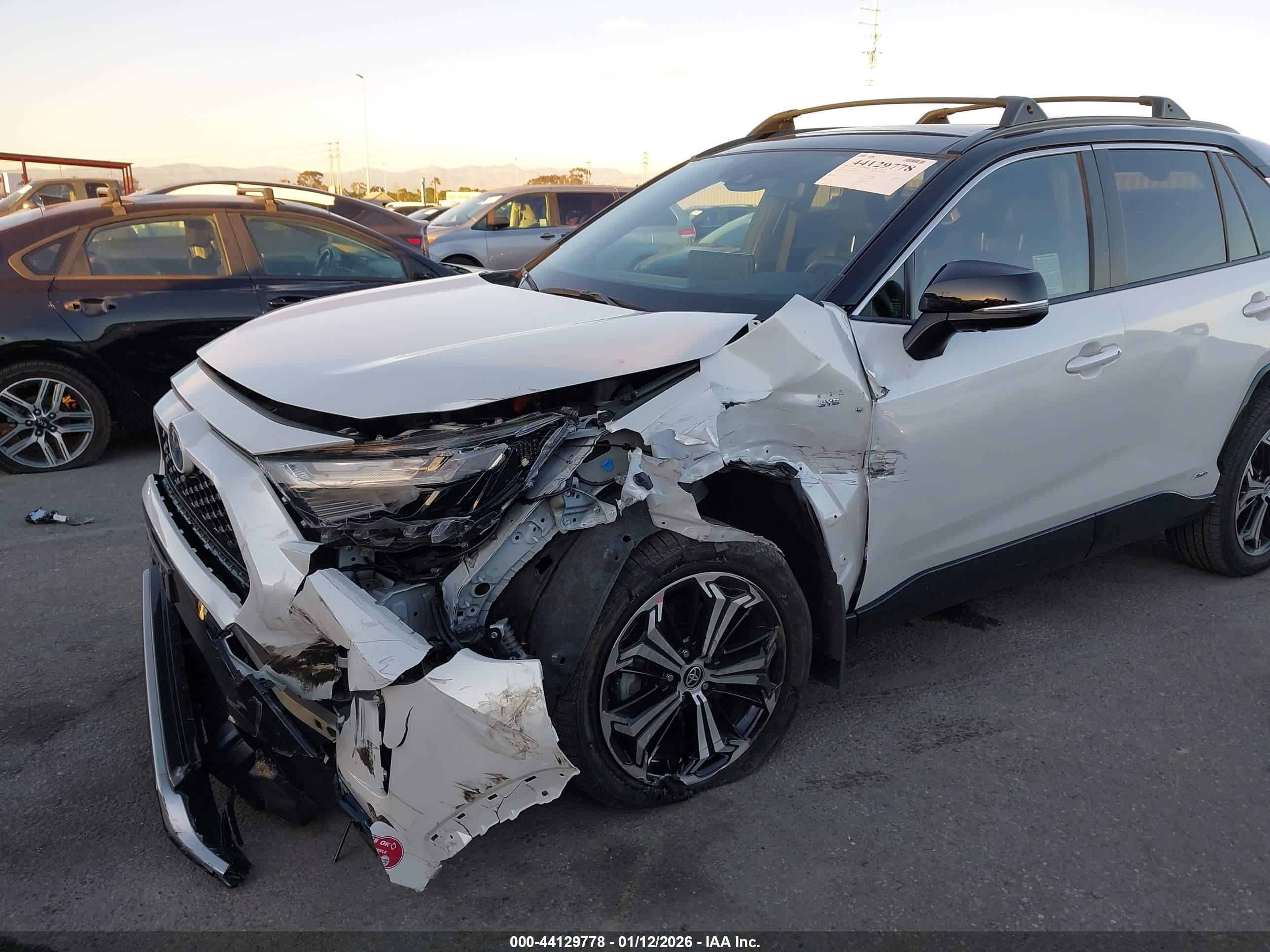 TOYOTA RAV4 image 6