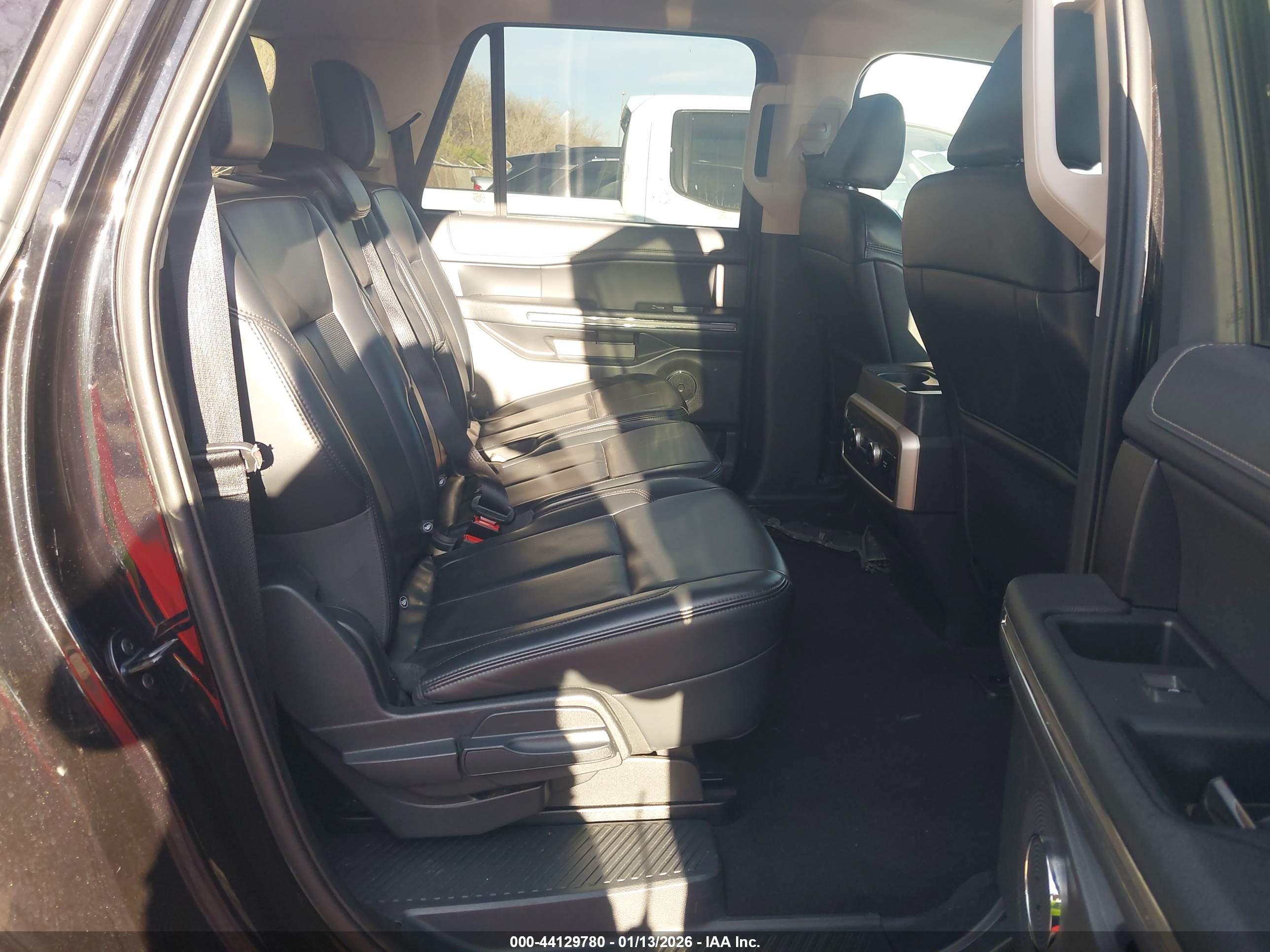 FORD EXPEDITION image 8