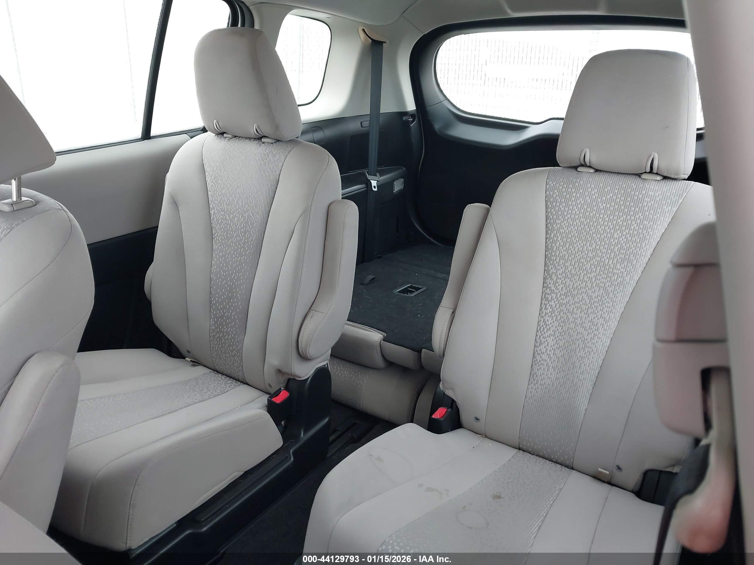MAZDA MAZDA5 image 8