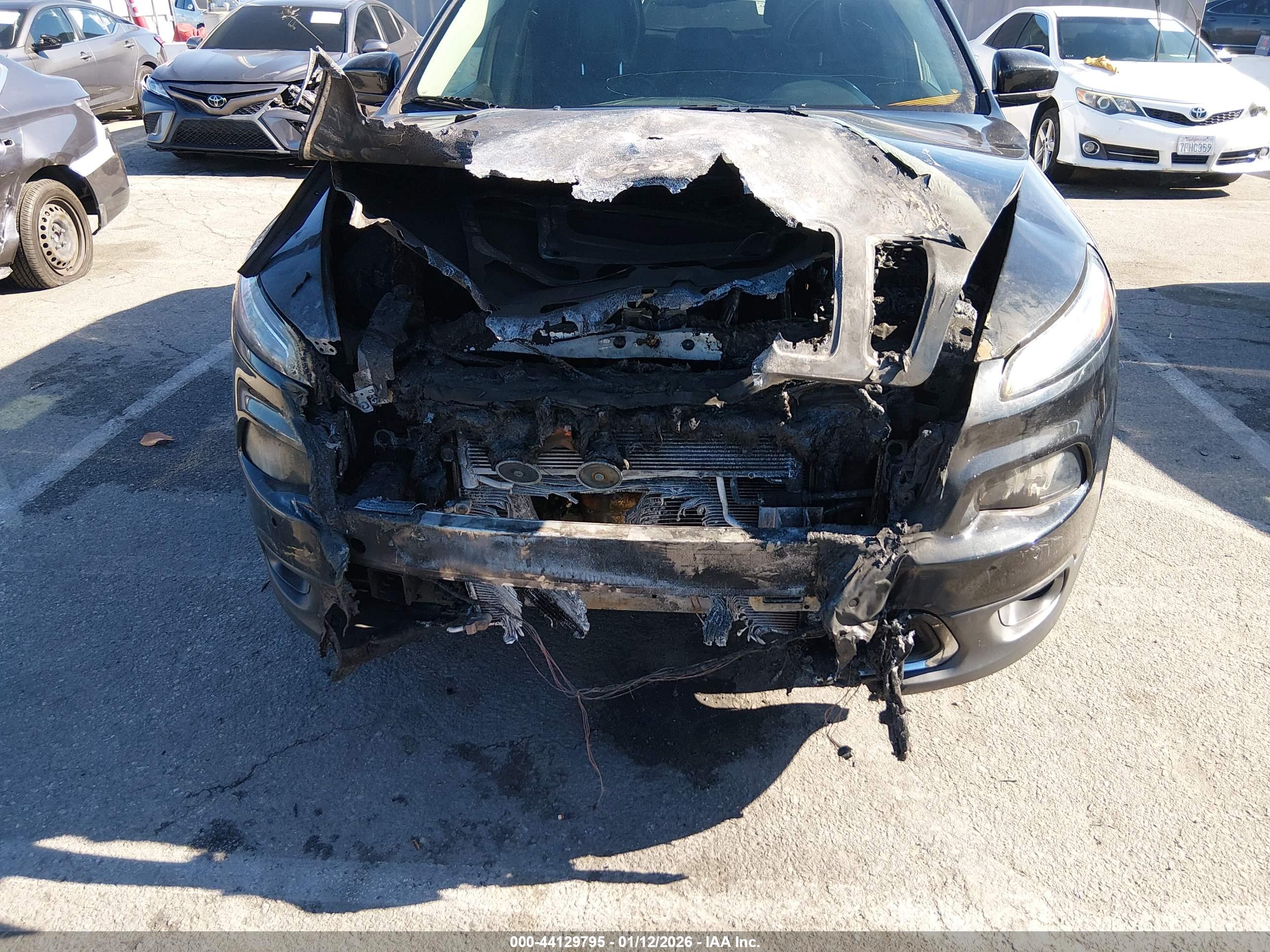 JEEP CHEROKEE image 6