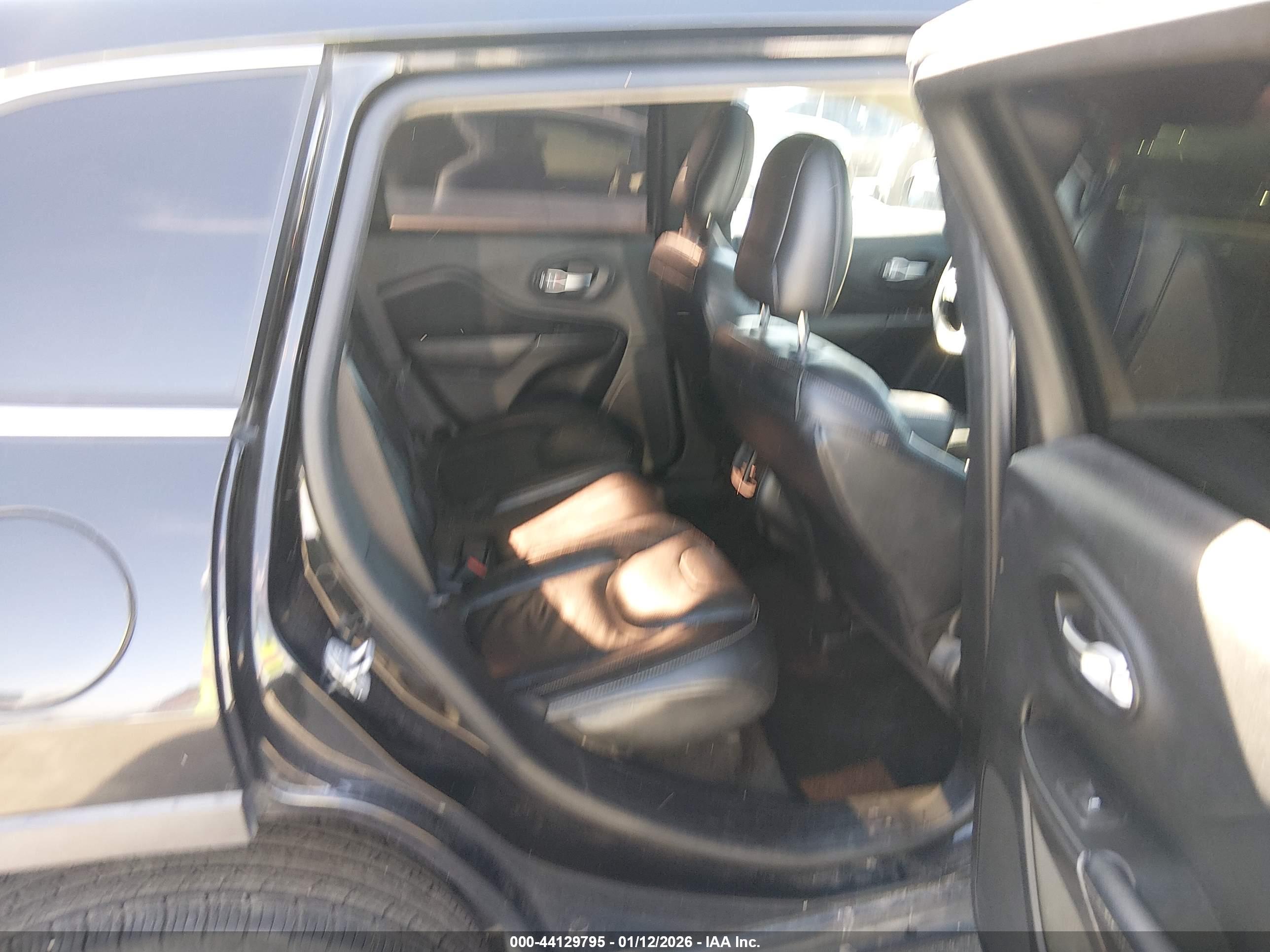 JEEP CHEROKEE image 8