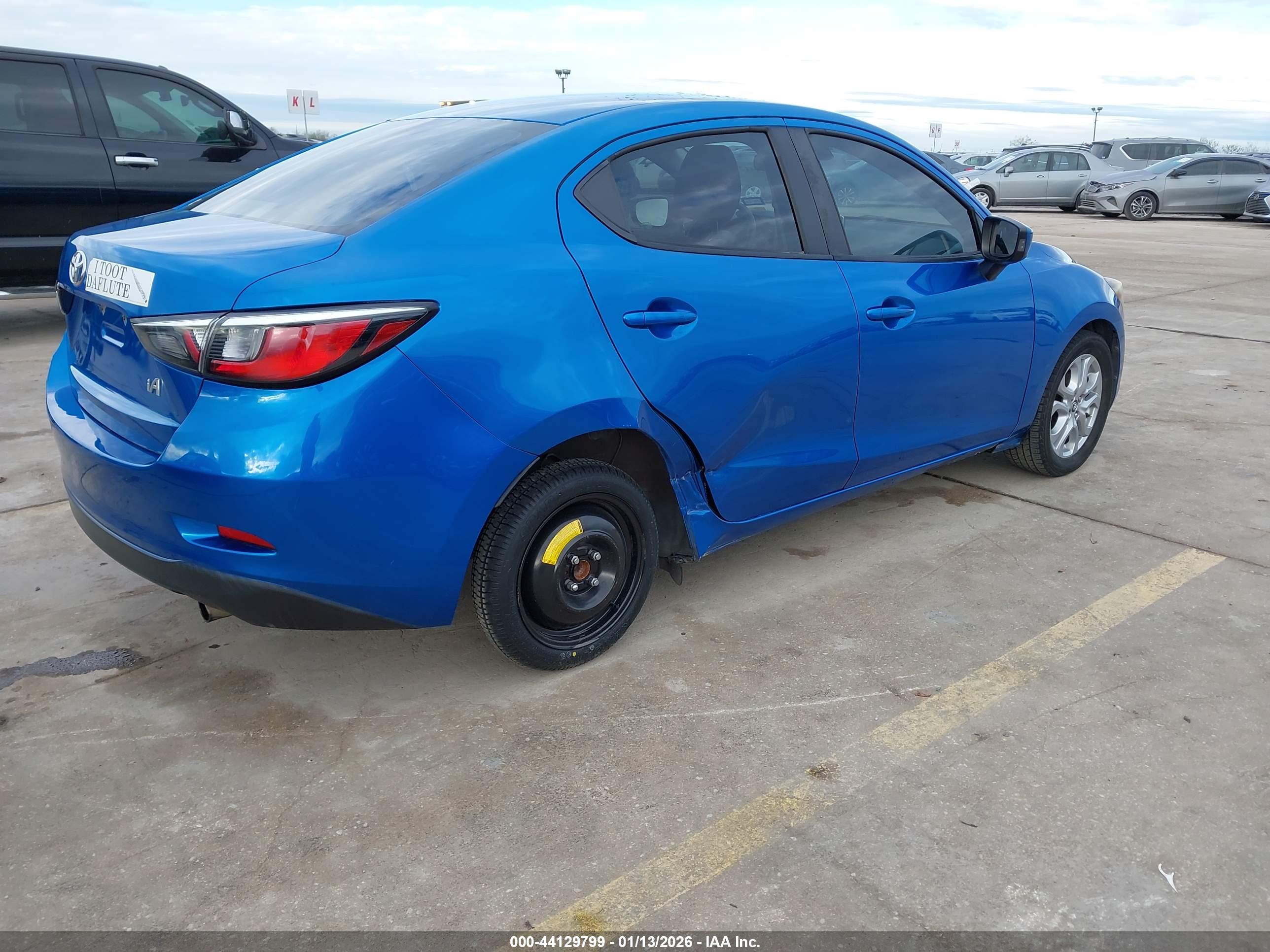 TOYOTA YARIS image 4