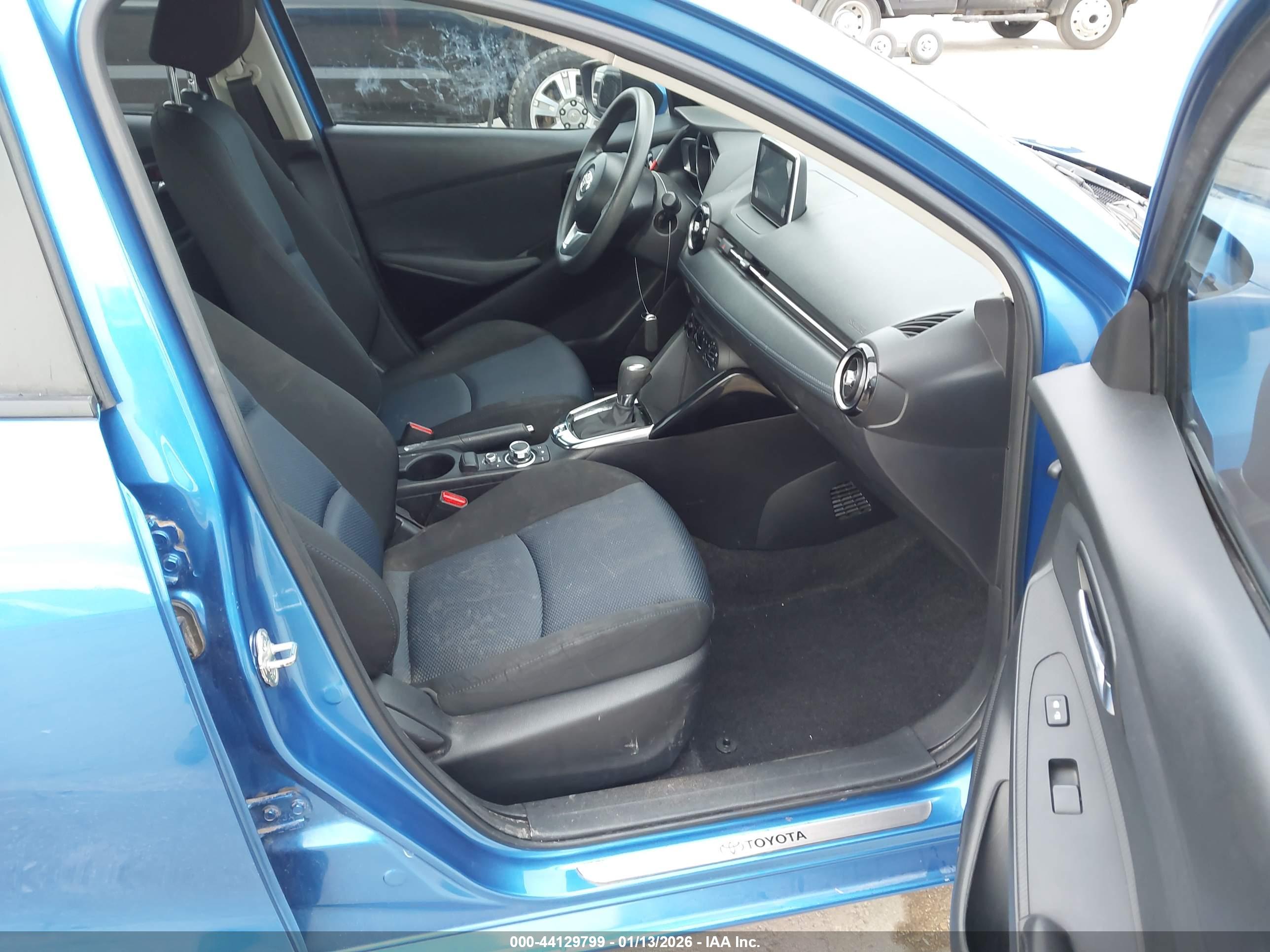 TOYOTA YARIS image 5