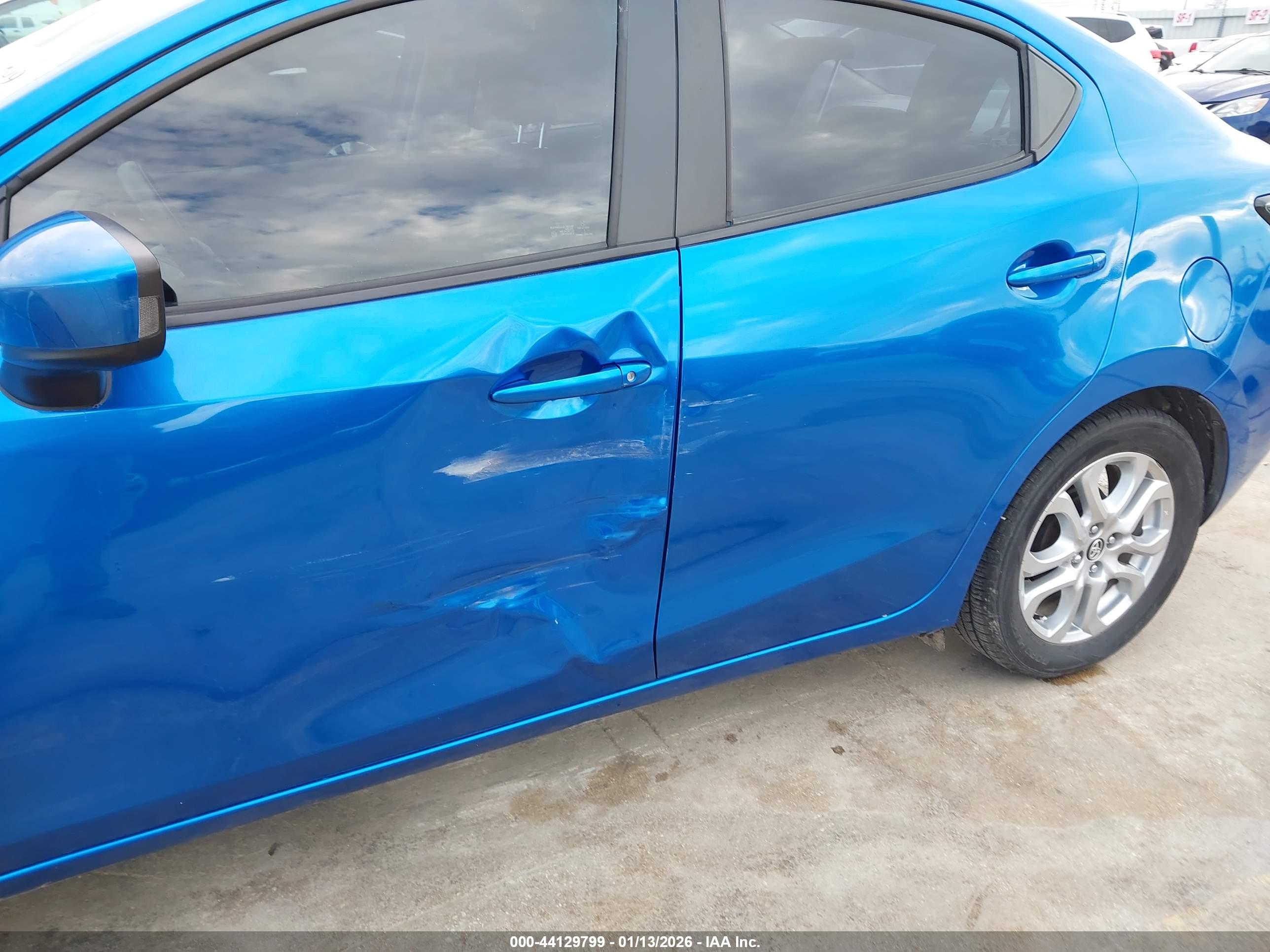 TOYOTA YARIS image 6