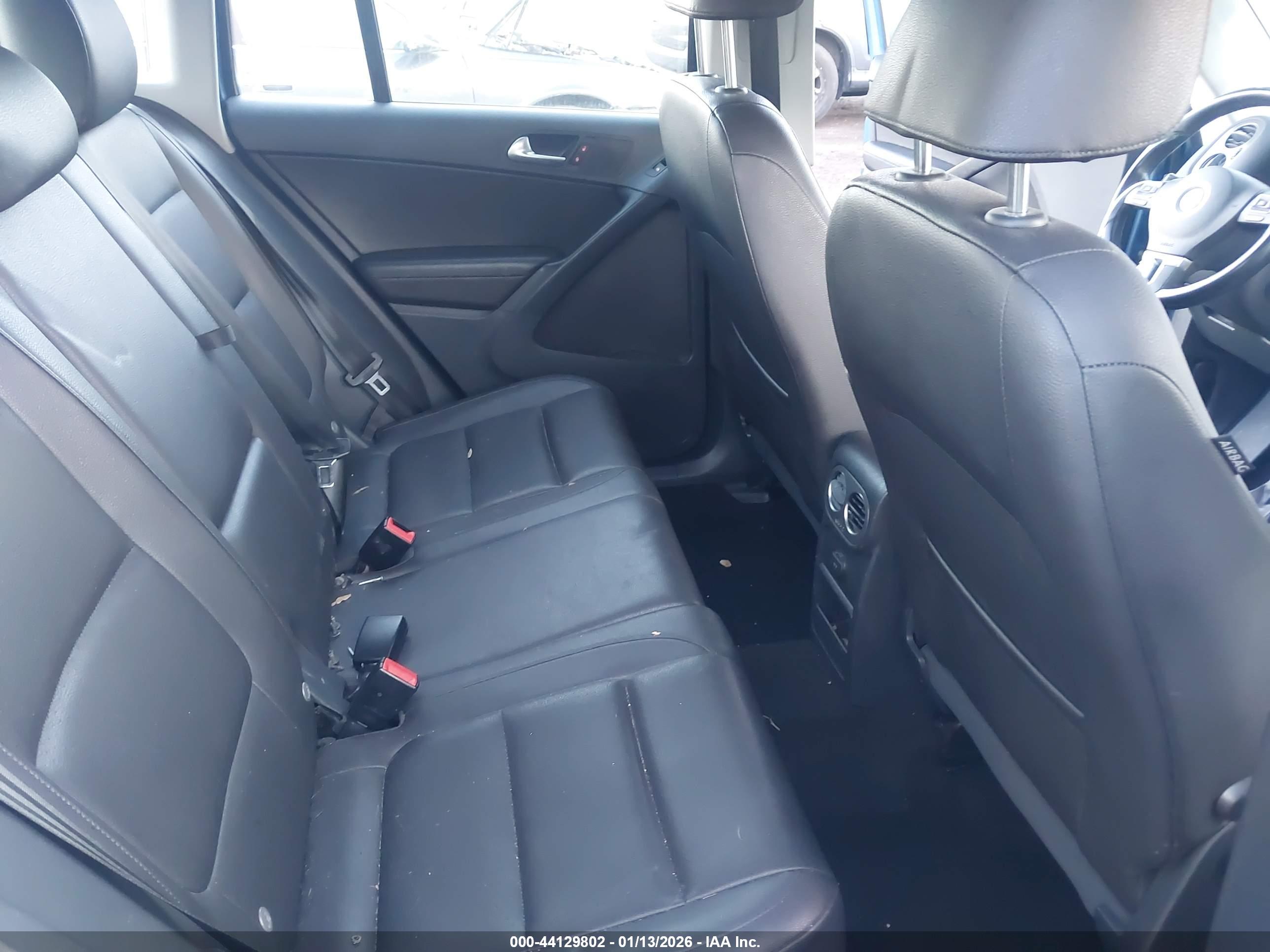 VOLKSWAGEN TIGUAN image 8