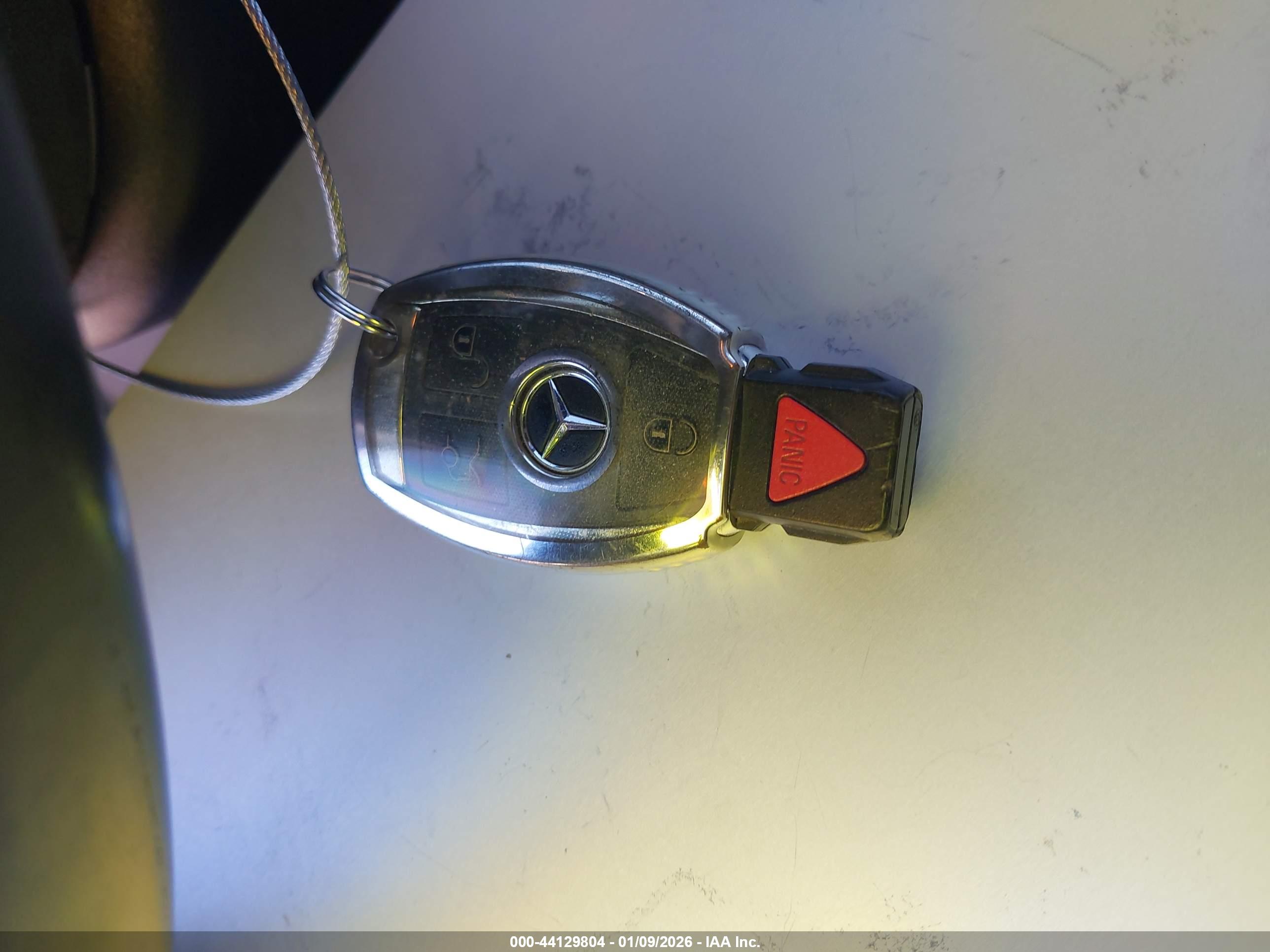 MERCEDES-BENZ E image 11