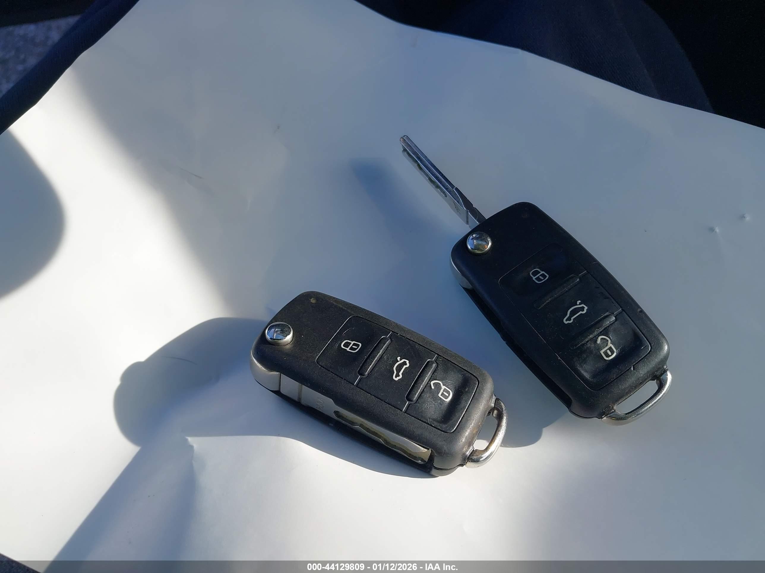 VOLKSWAGEN PASSAT image 11