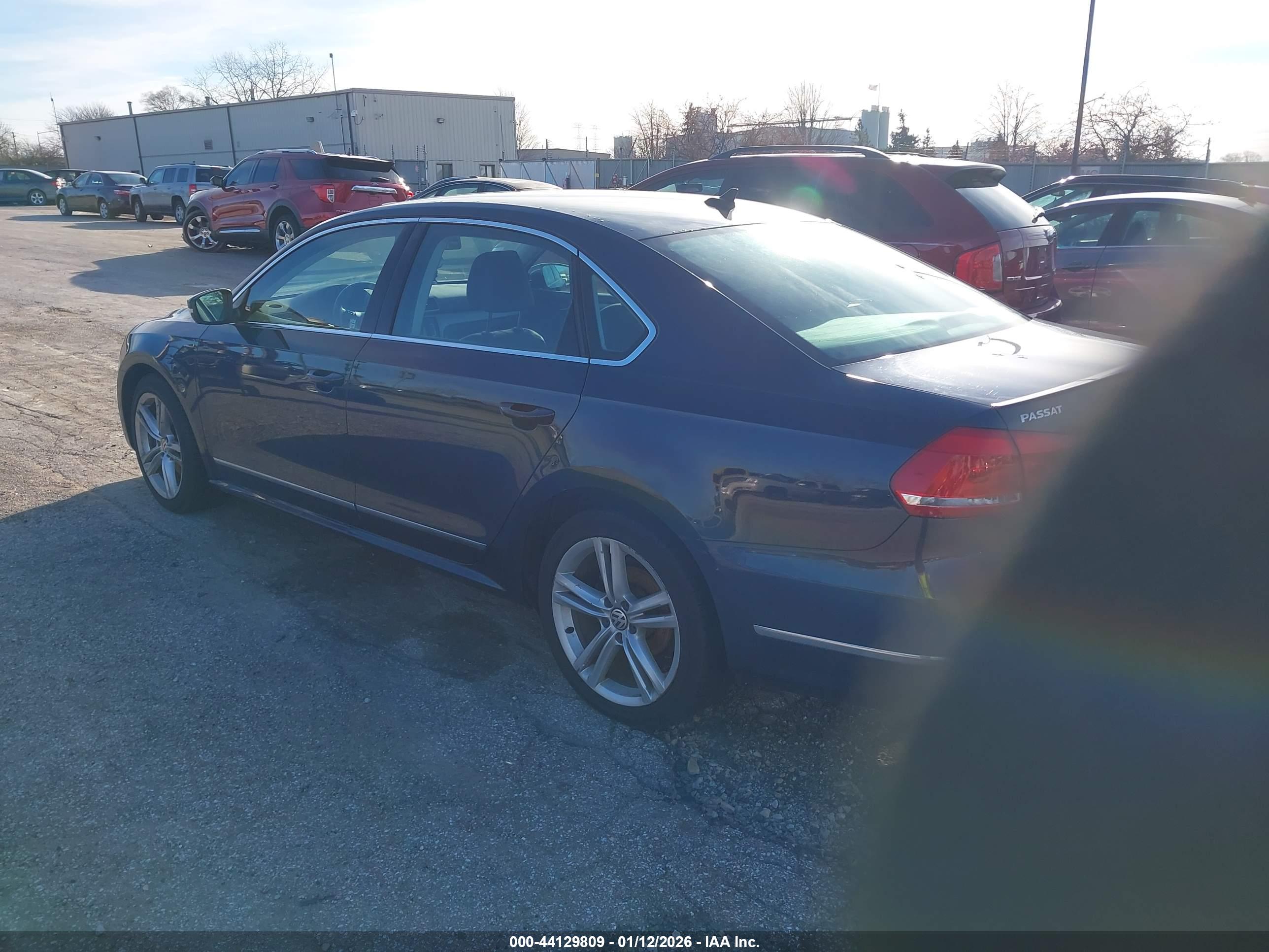 VOLKSWAGEN PASSAT image 3