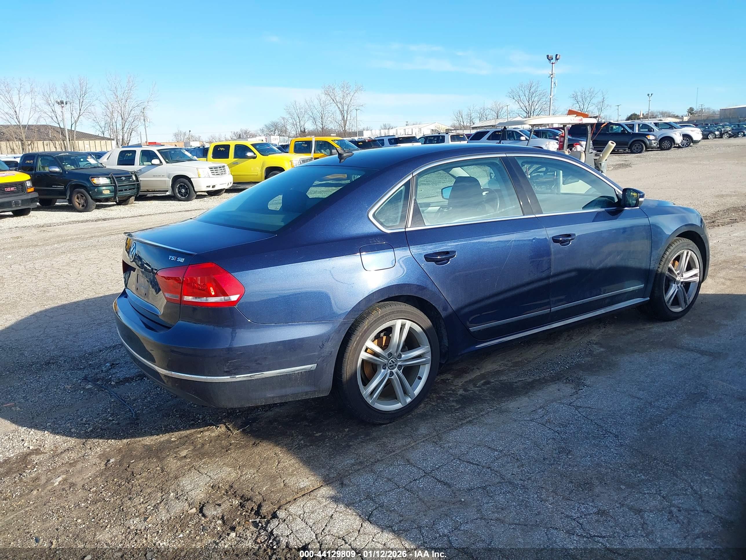 VOLKSWAGEN PASSAT image 4