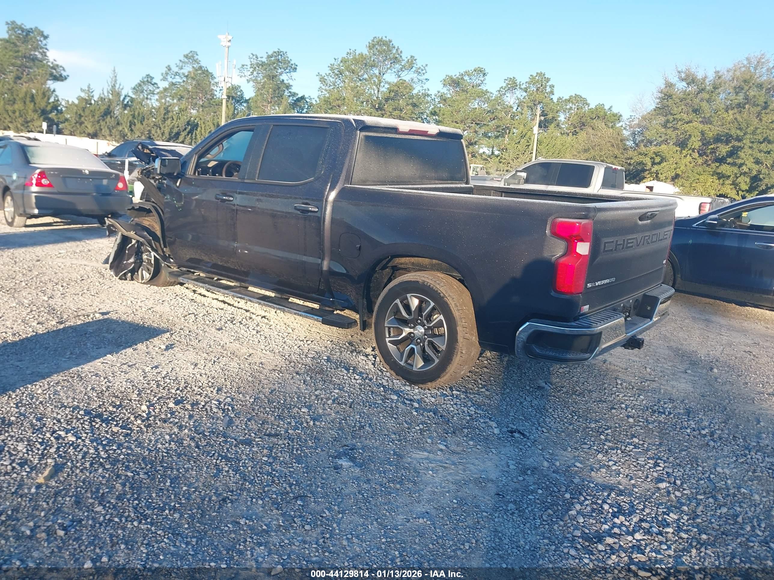 CHEVROLET SILVERADO image 3