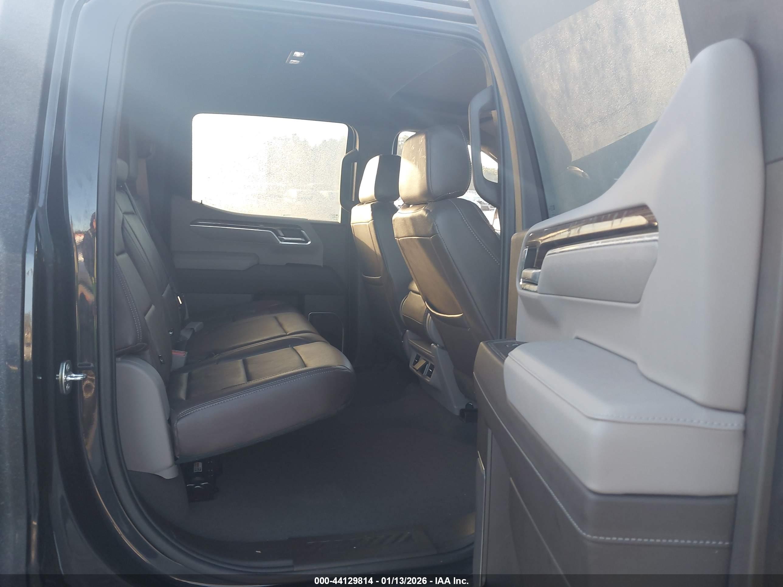 CHEVROLET SILVERADO image 8
