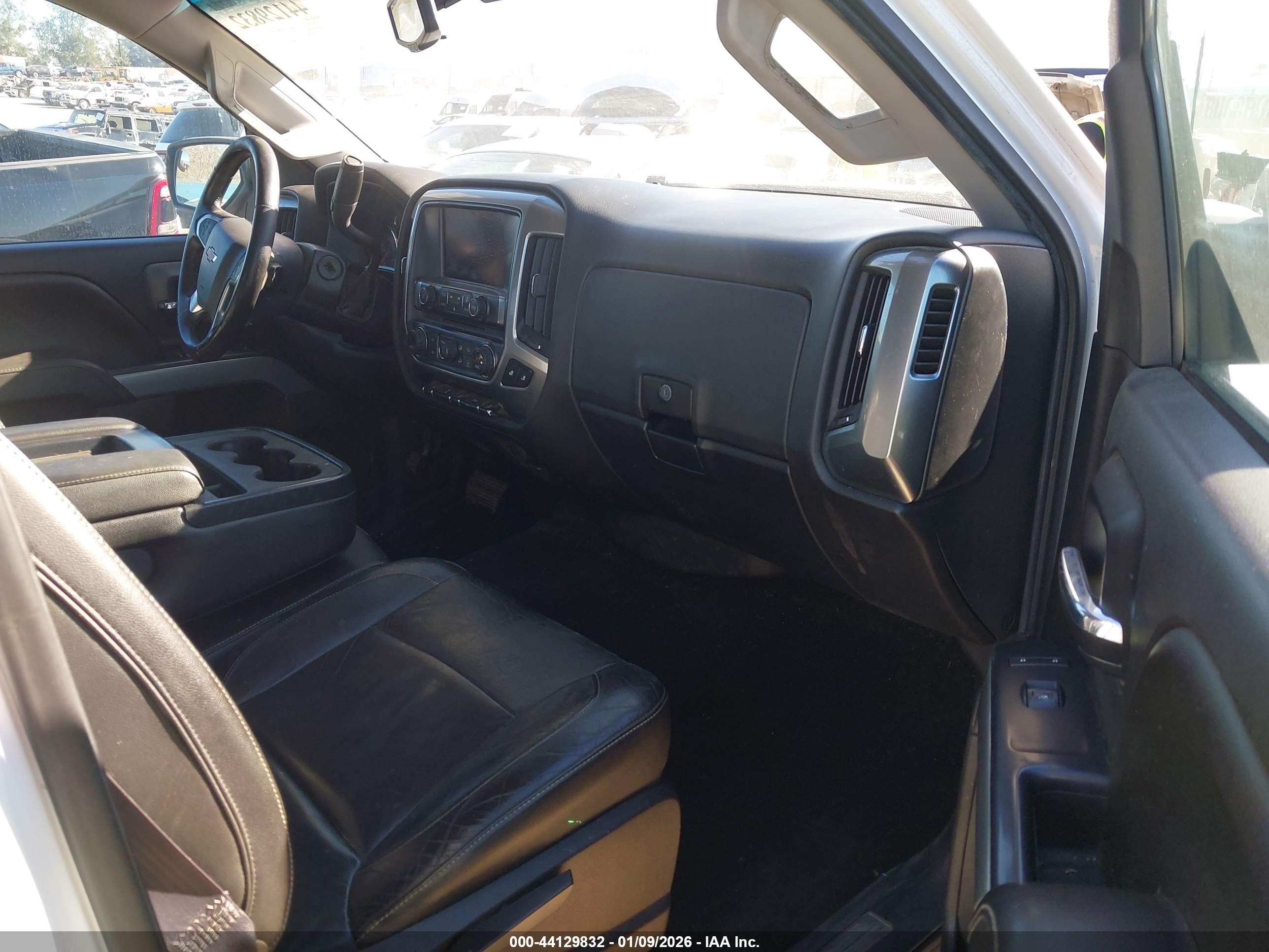 CHEVROLET SILVERADO image 5