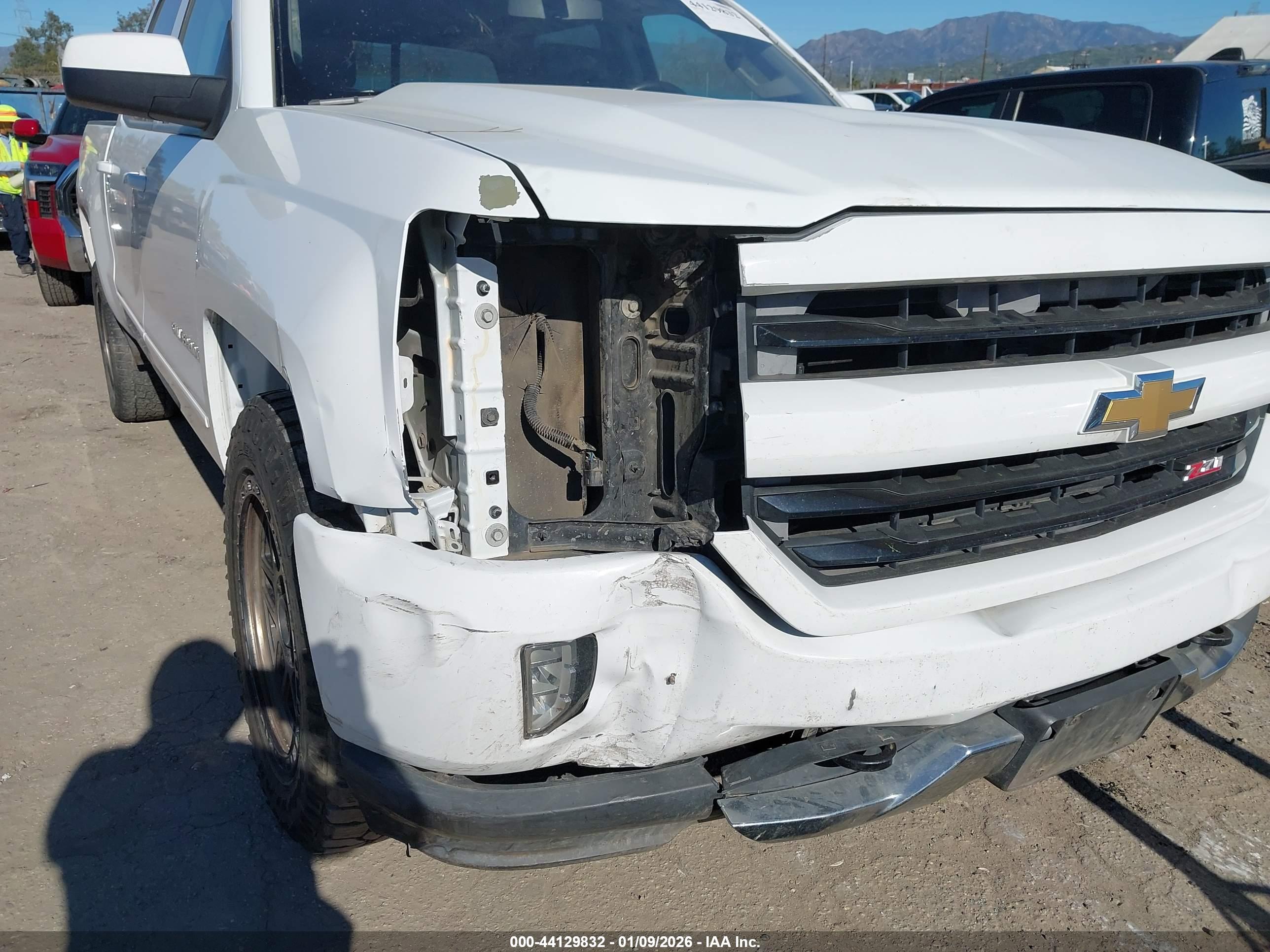 CHEVROLET SILVERADO image 6