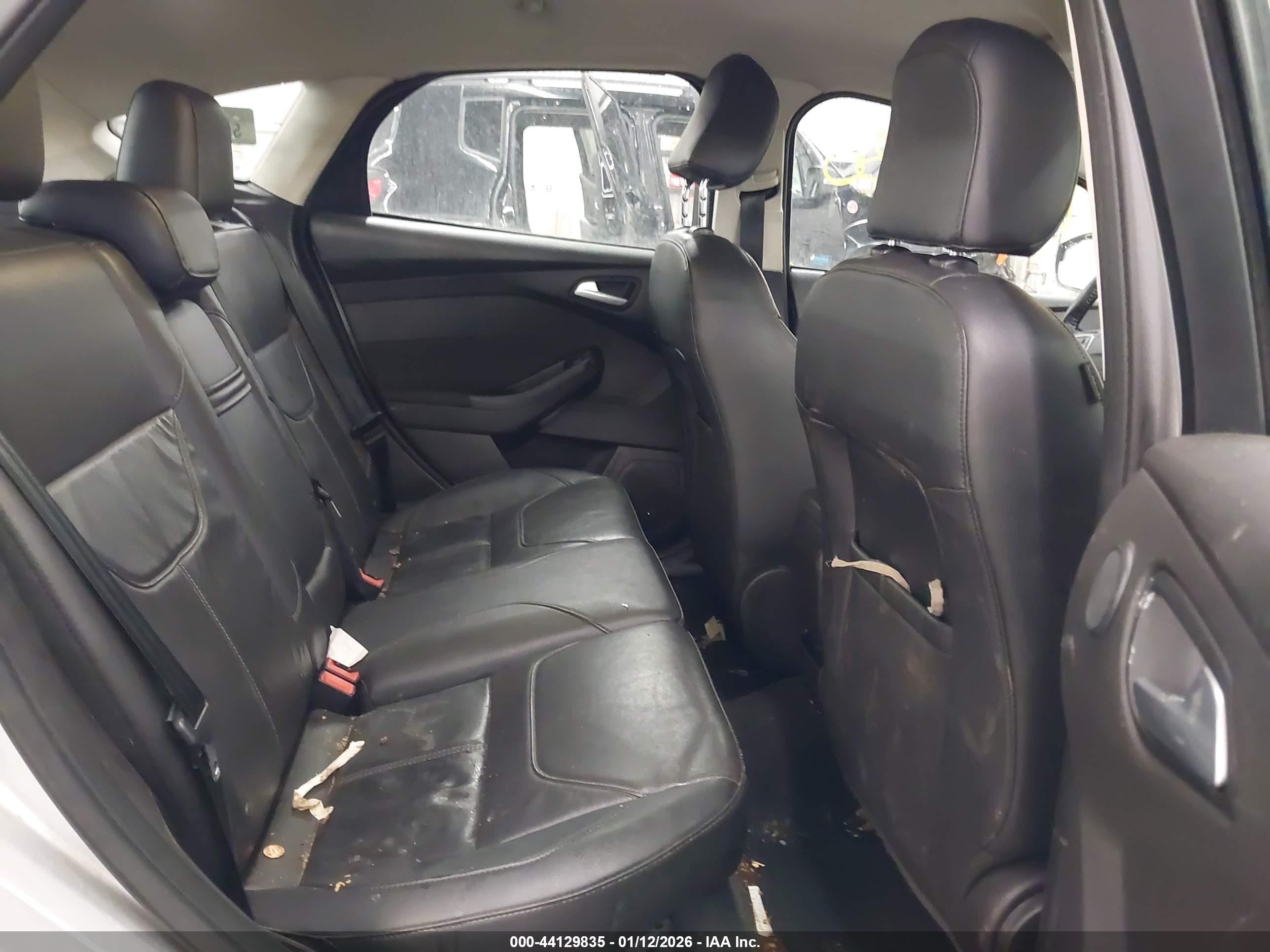 FORD FOCUS image 8
