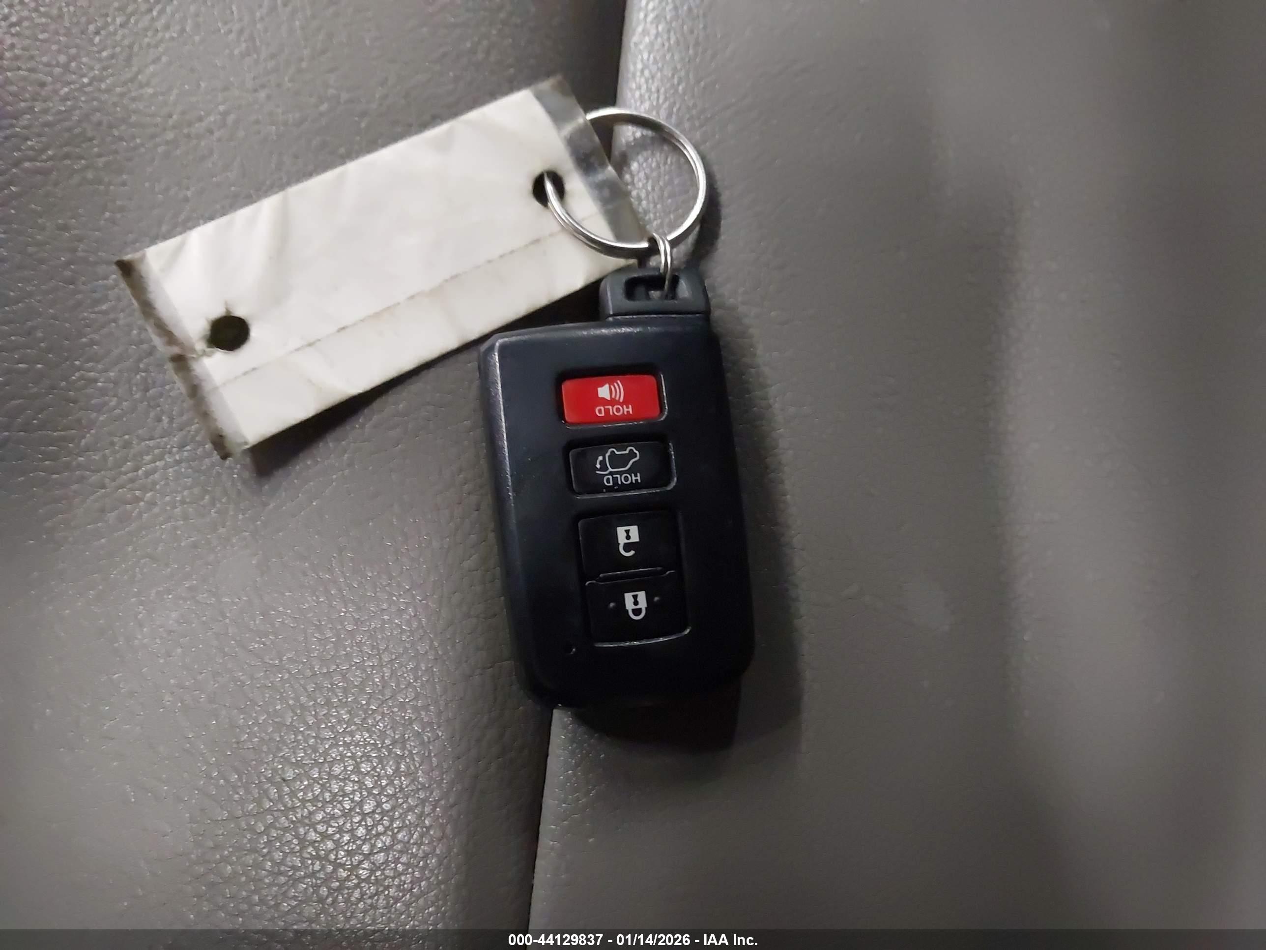 TOYOTA RAV4 image 11