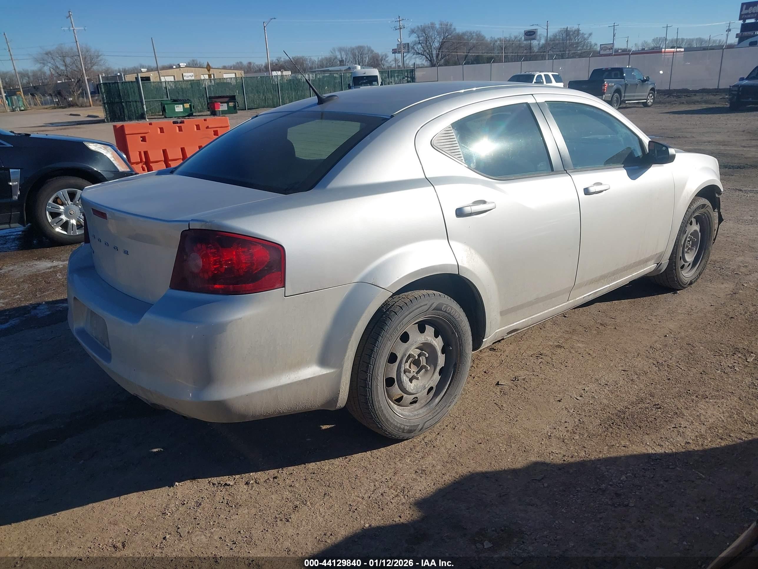 DODGE AVENGER image 4