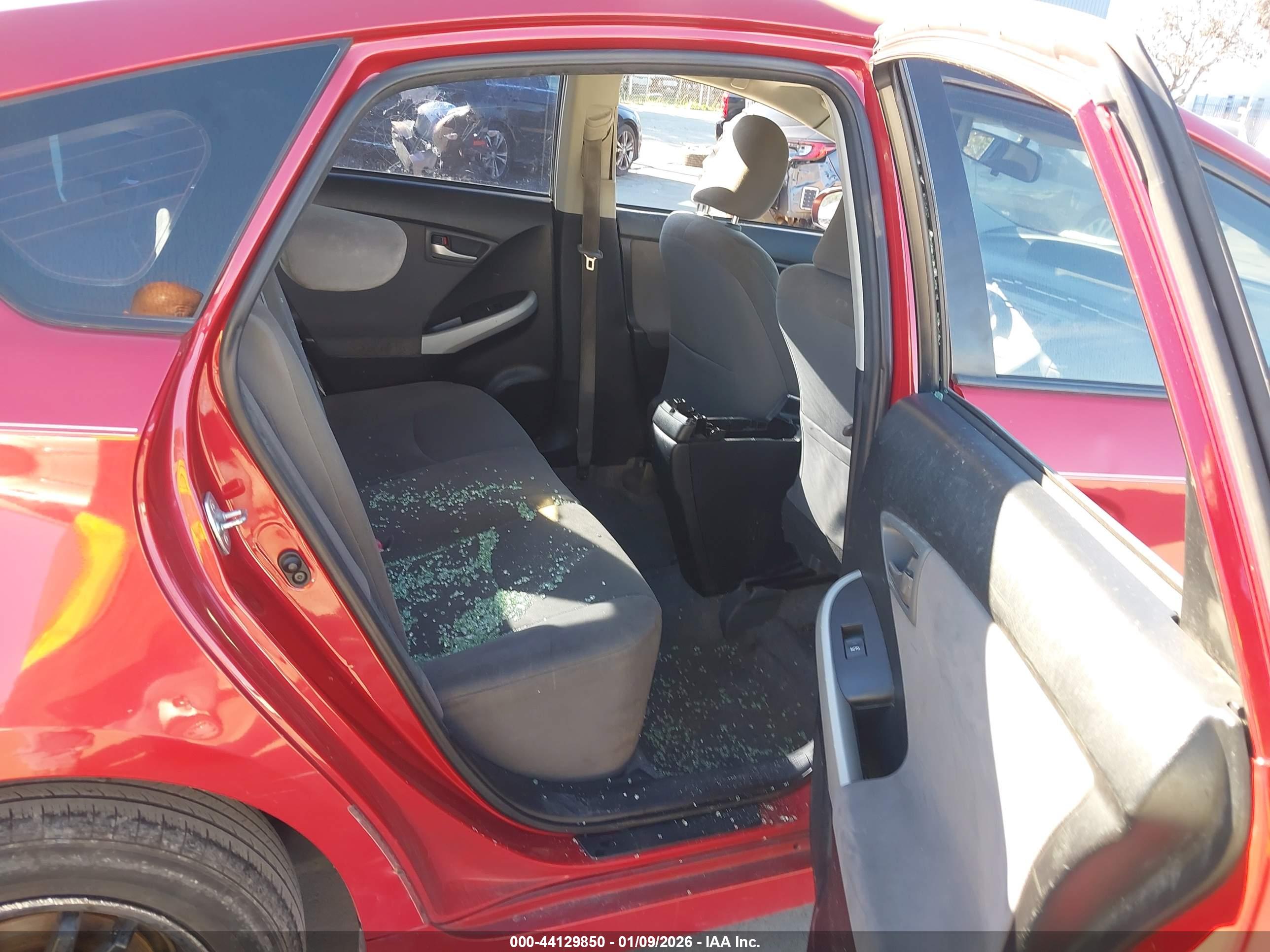 TOYOTA PRIUS image 8