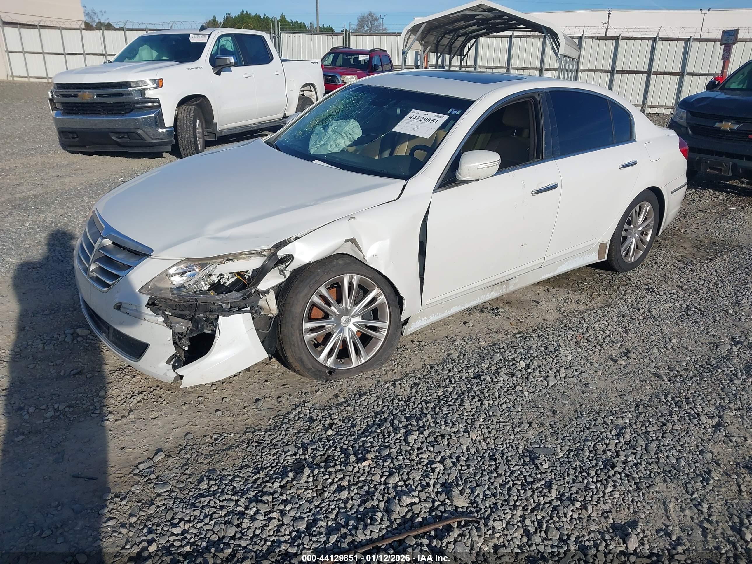 HYUNDAI GENESIS image 2