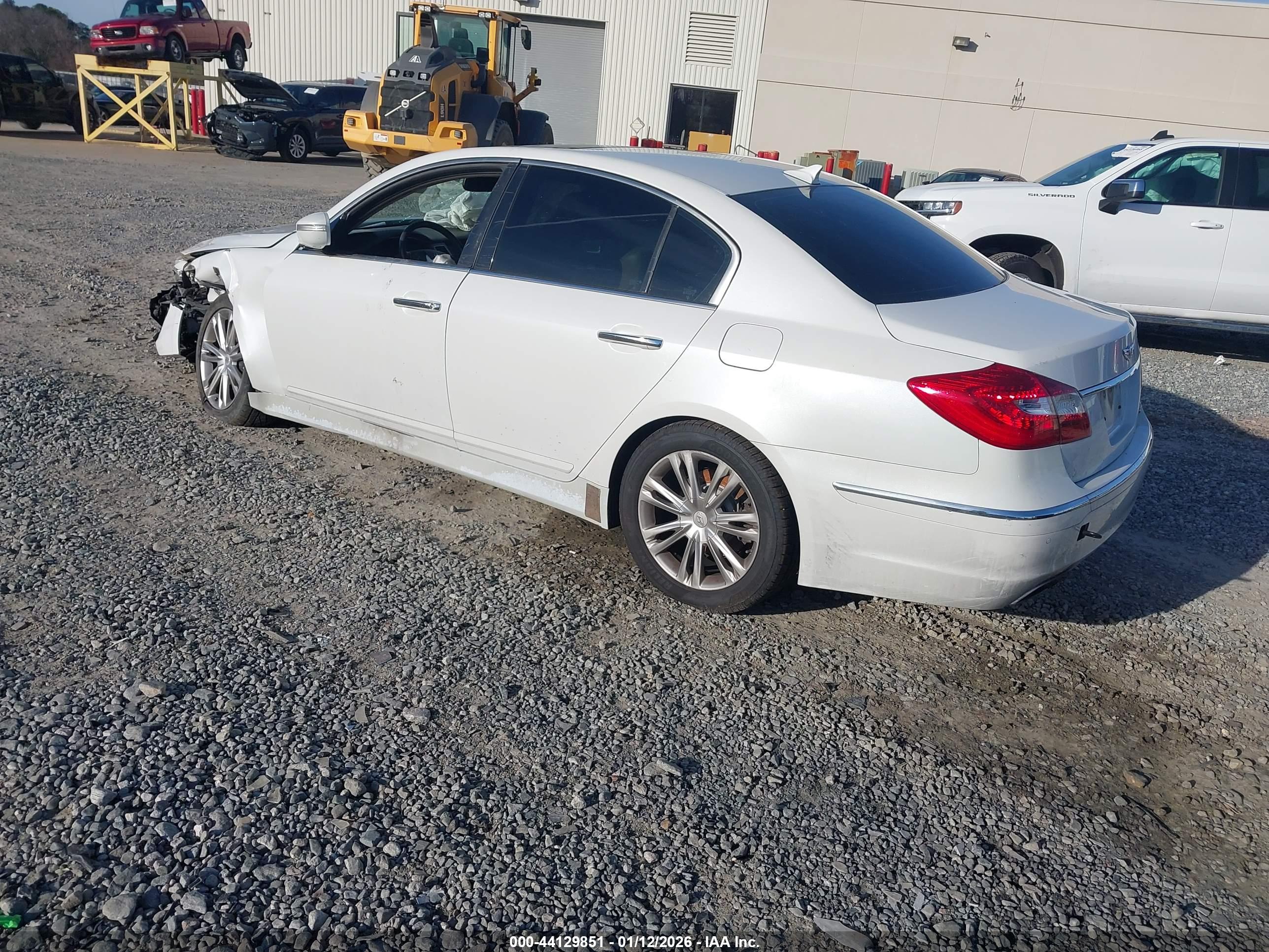HYUNDAI GENESIS image 3