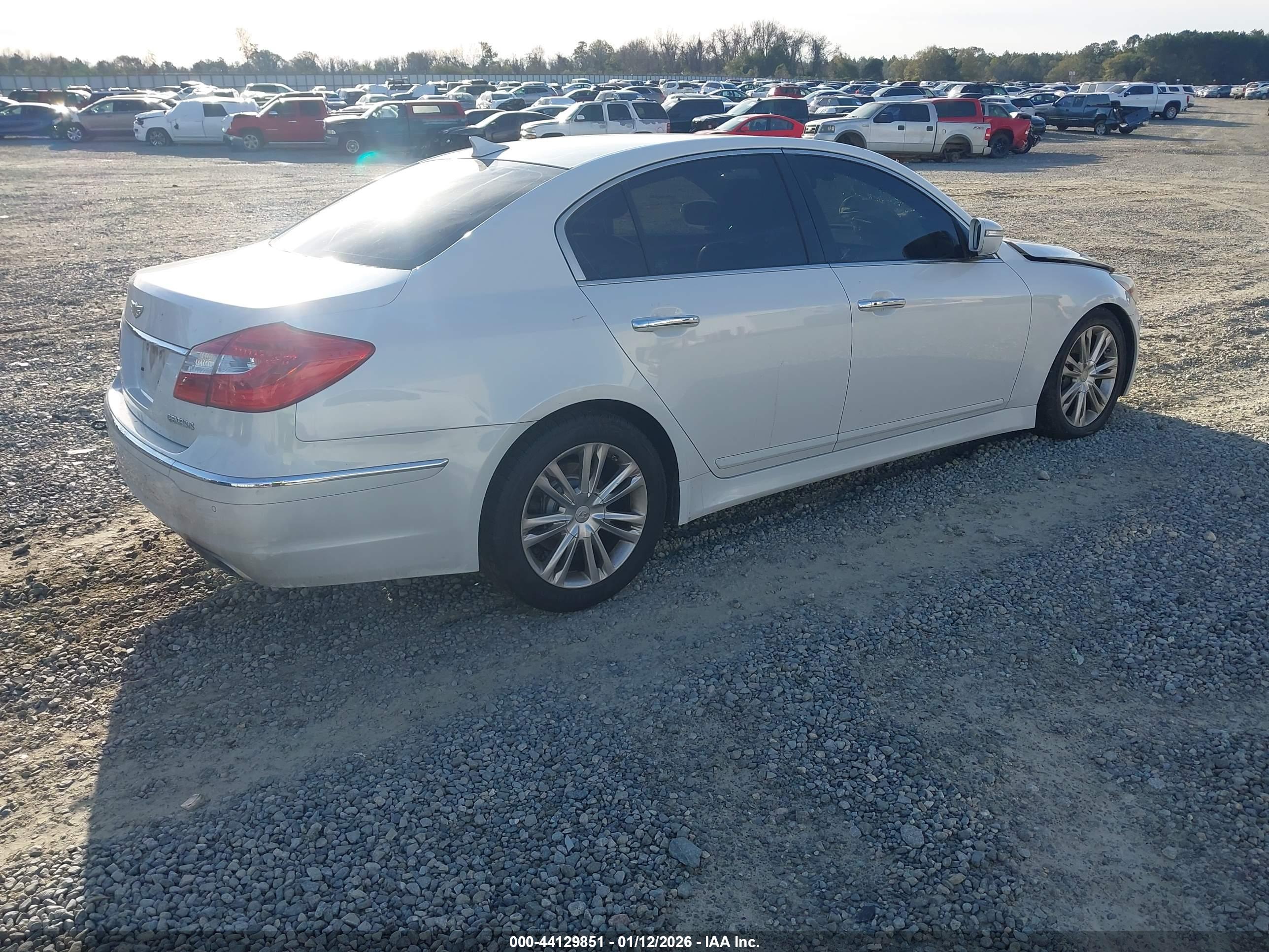 HYUNDAI GENESIS image 4