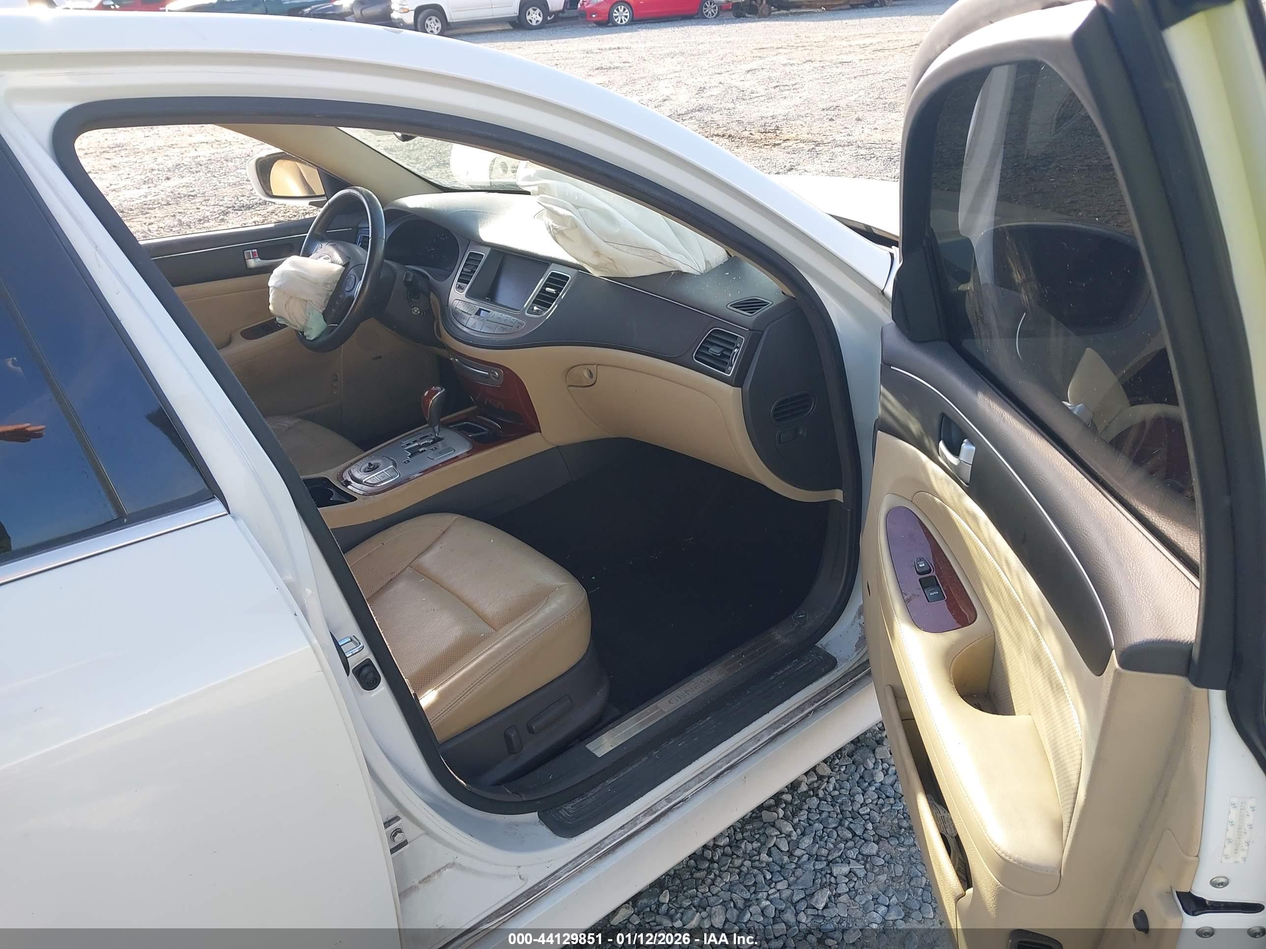 HYUNDAI GENESIS image 5