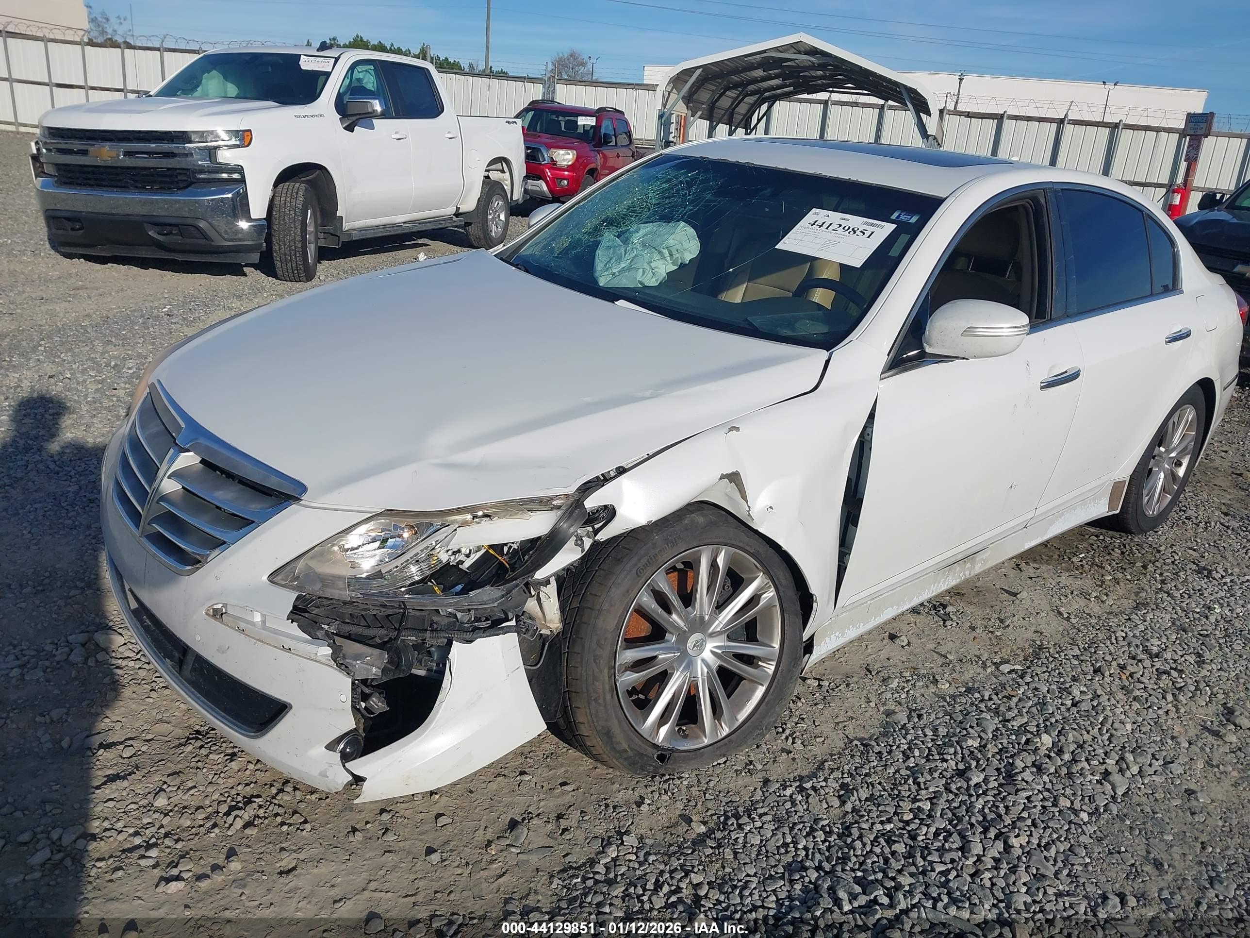 HYUNDAI GENESIS image 6