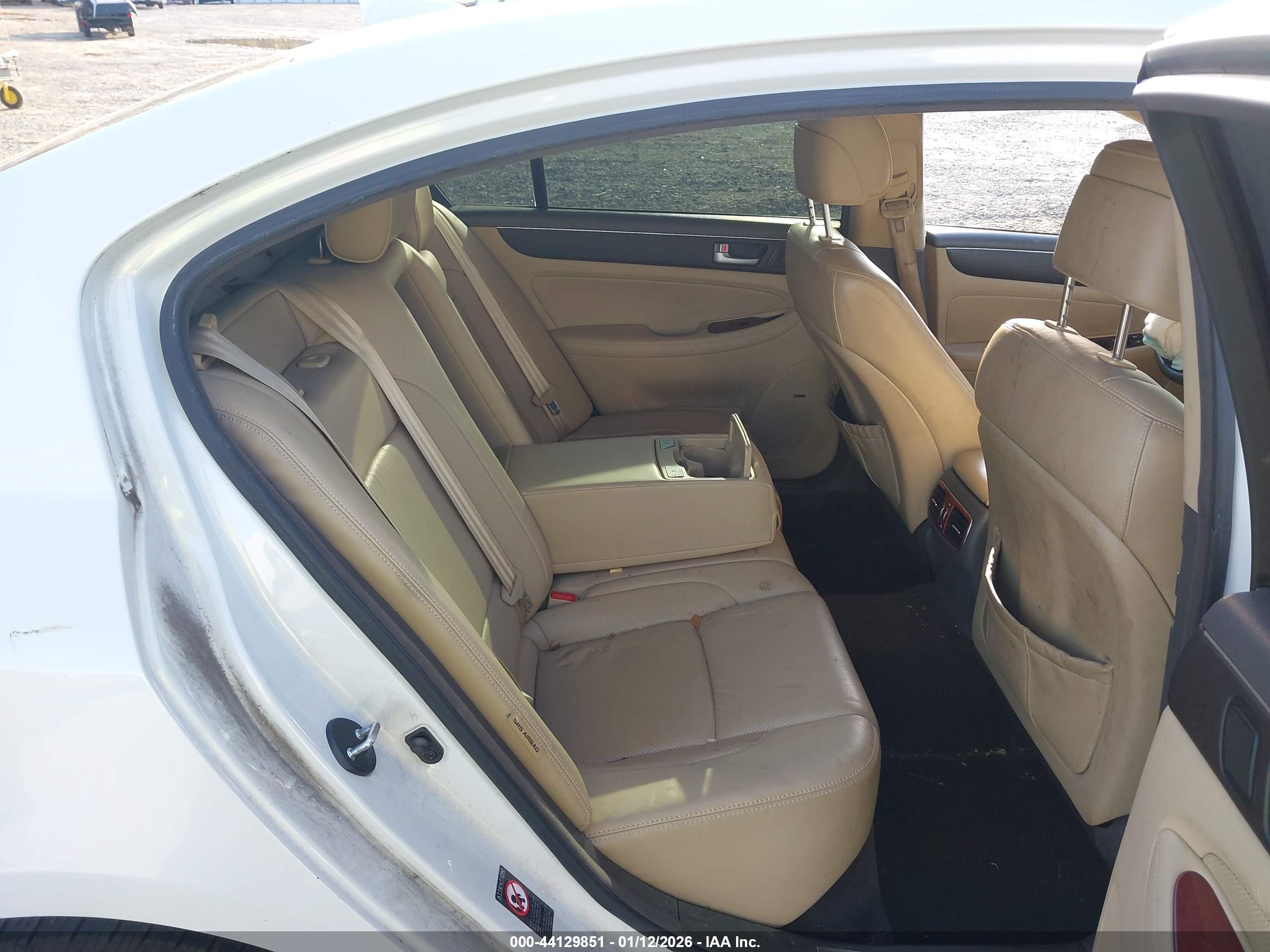 HYUNDAI GENESIS image 8
