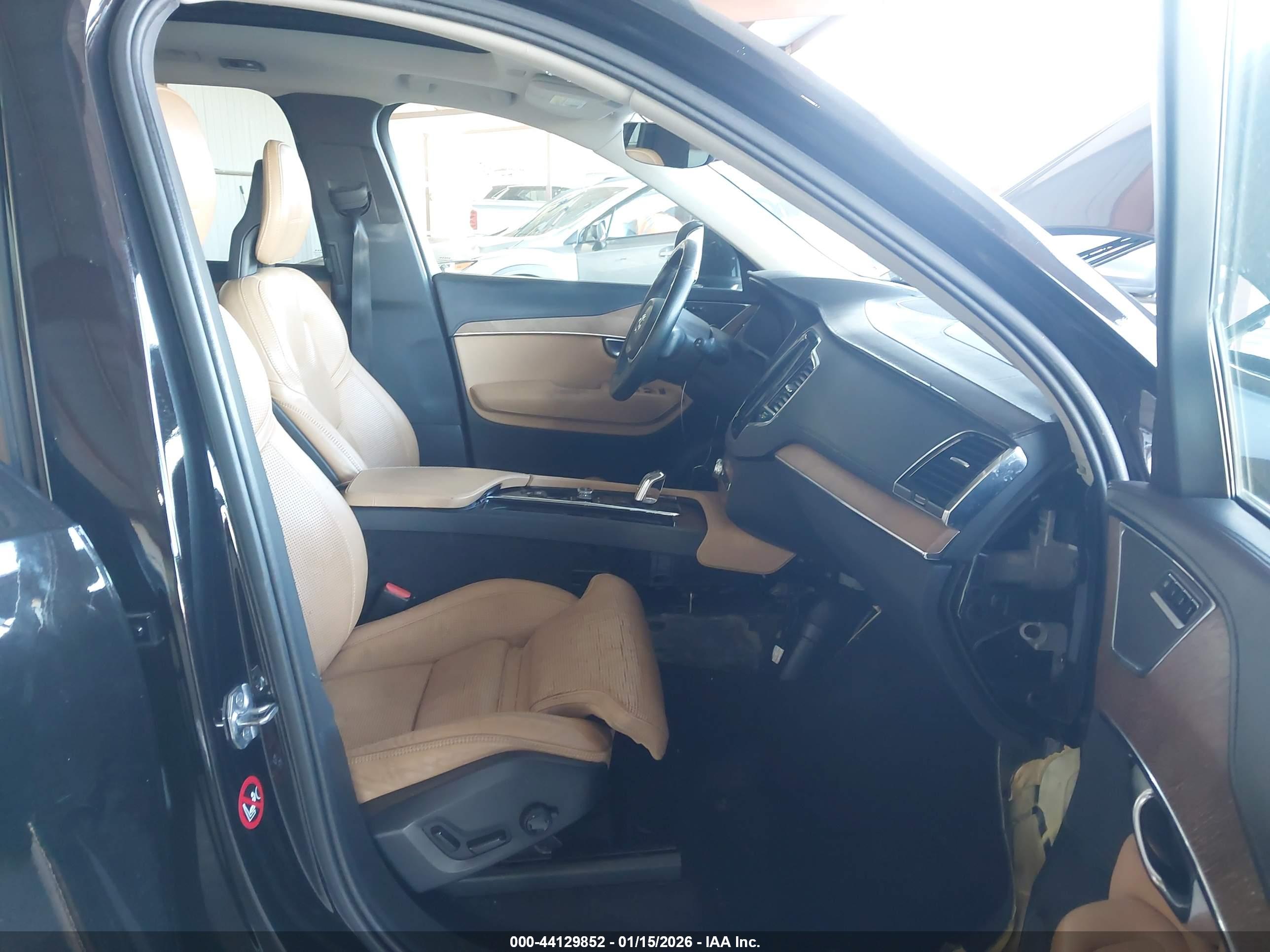 VOLVO XC90 image 5