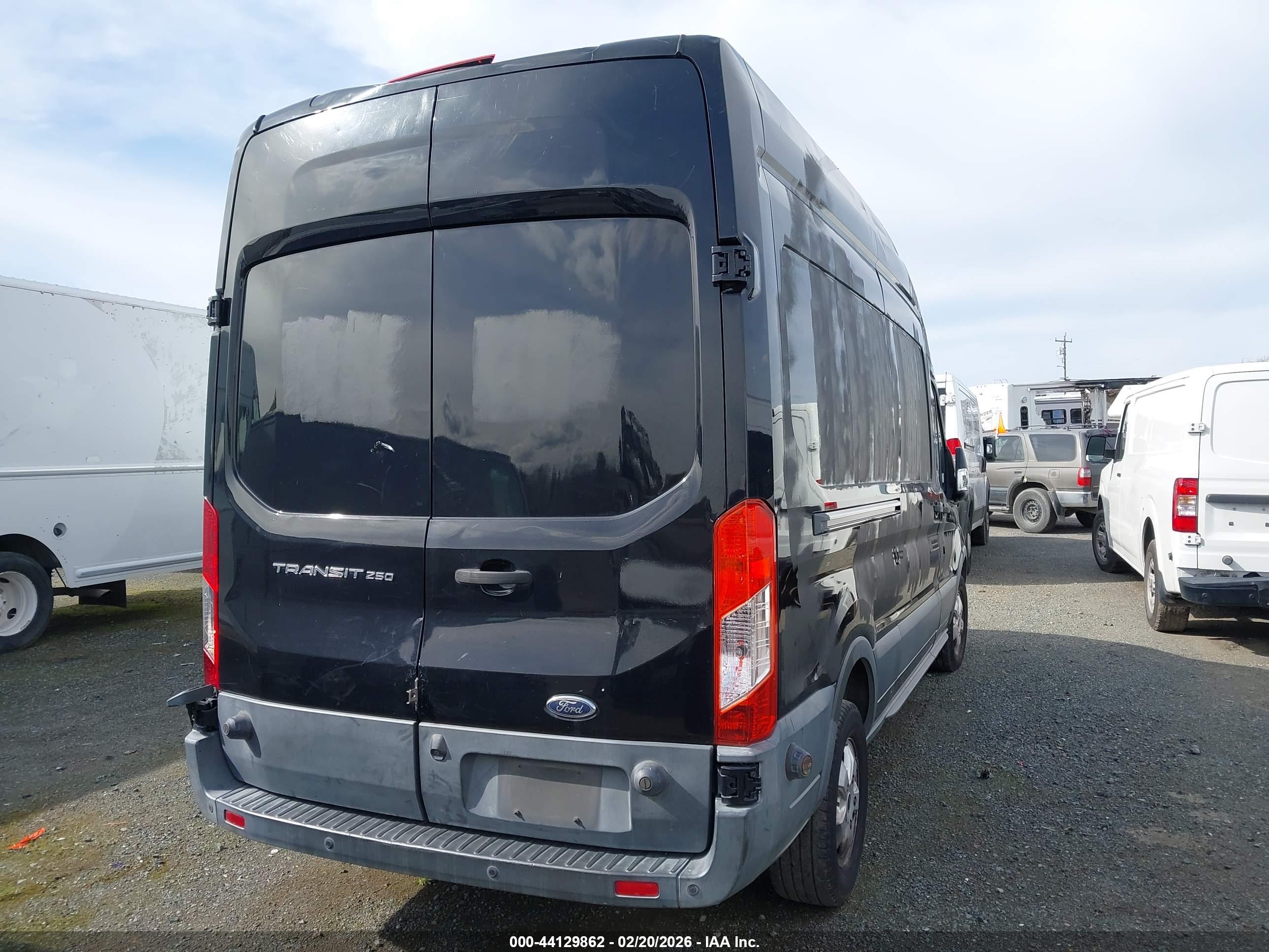 FORD TRANSIT-250 image 4
