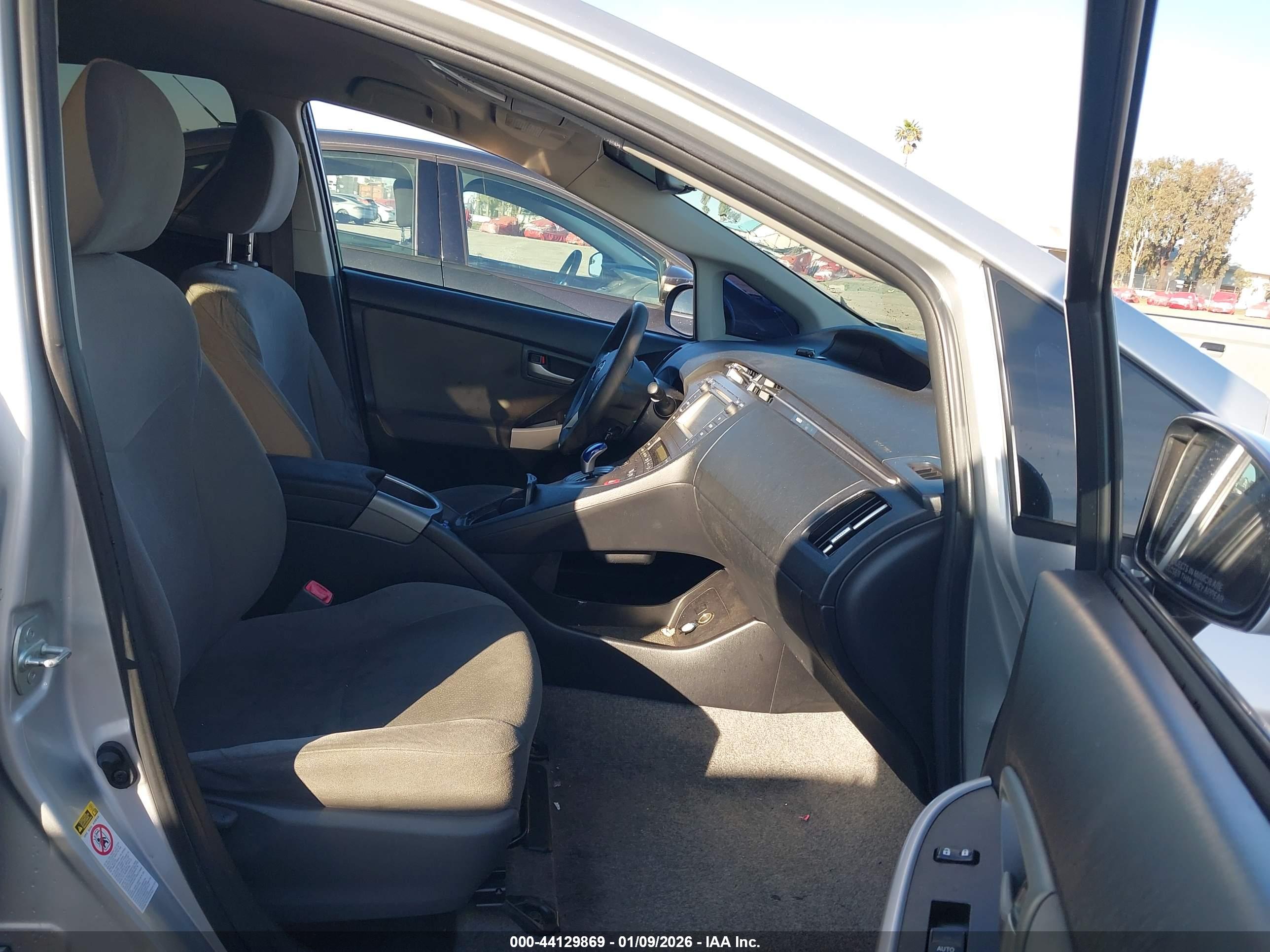 TOYOTA PRIUS image 5