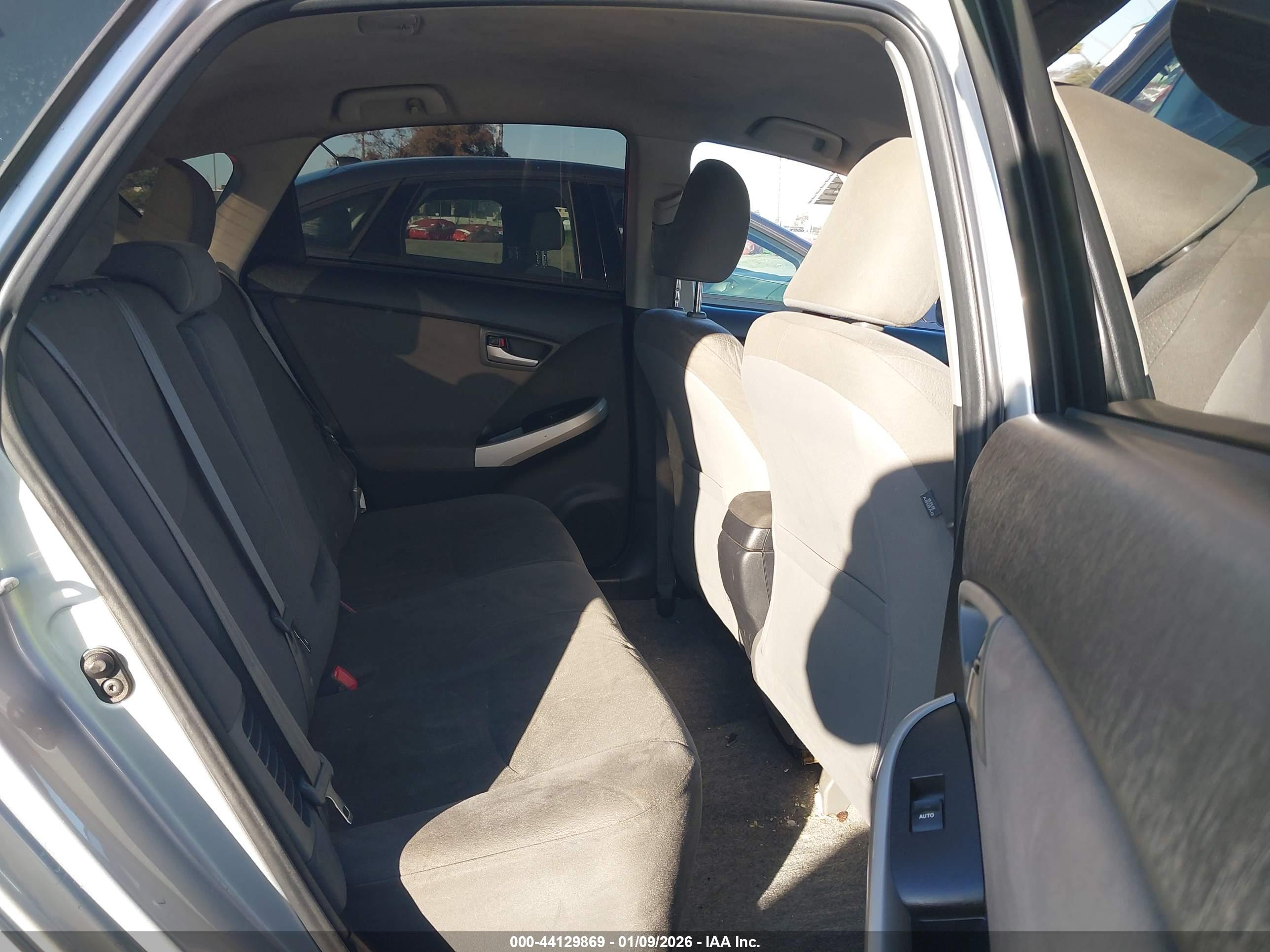 TOYOTA PRIUS image 8