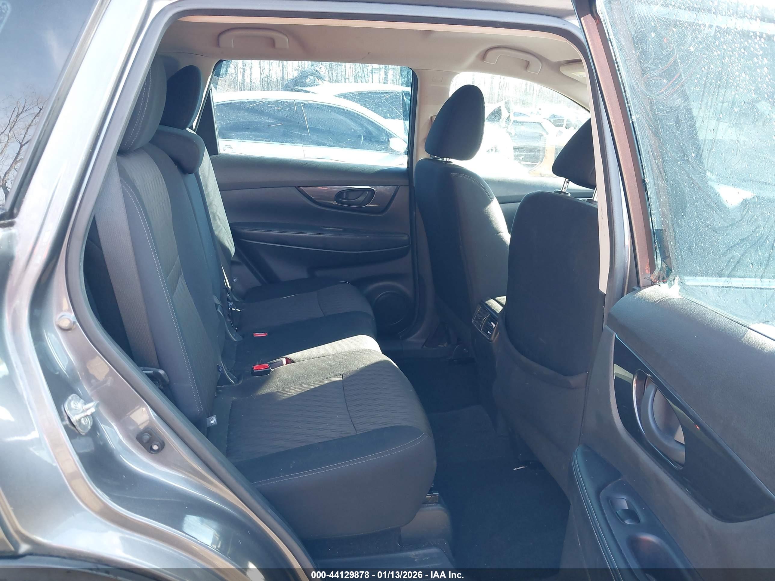 NISSAN ROGUE image 8