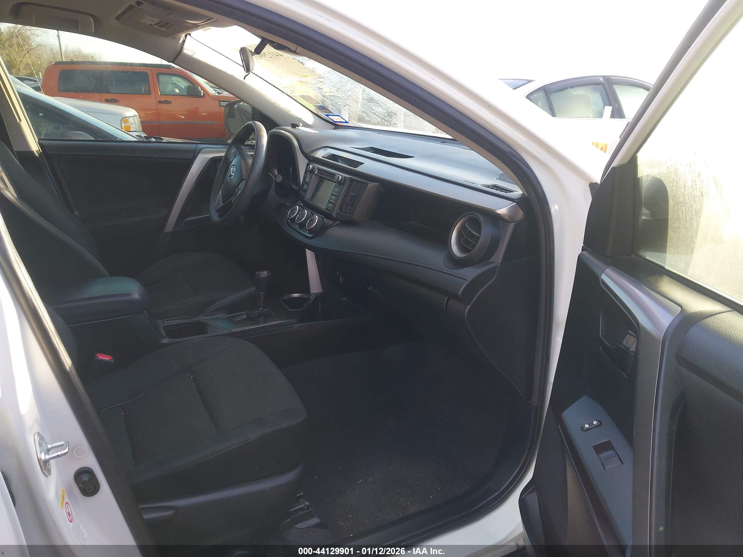 TOYOTA RAV4 image 5