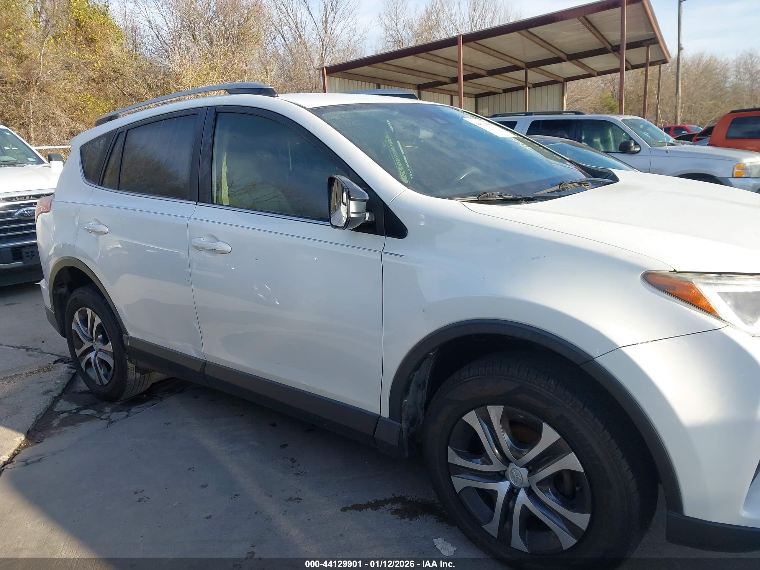 TOYOTA RAV4 image 6