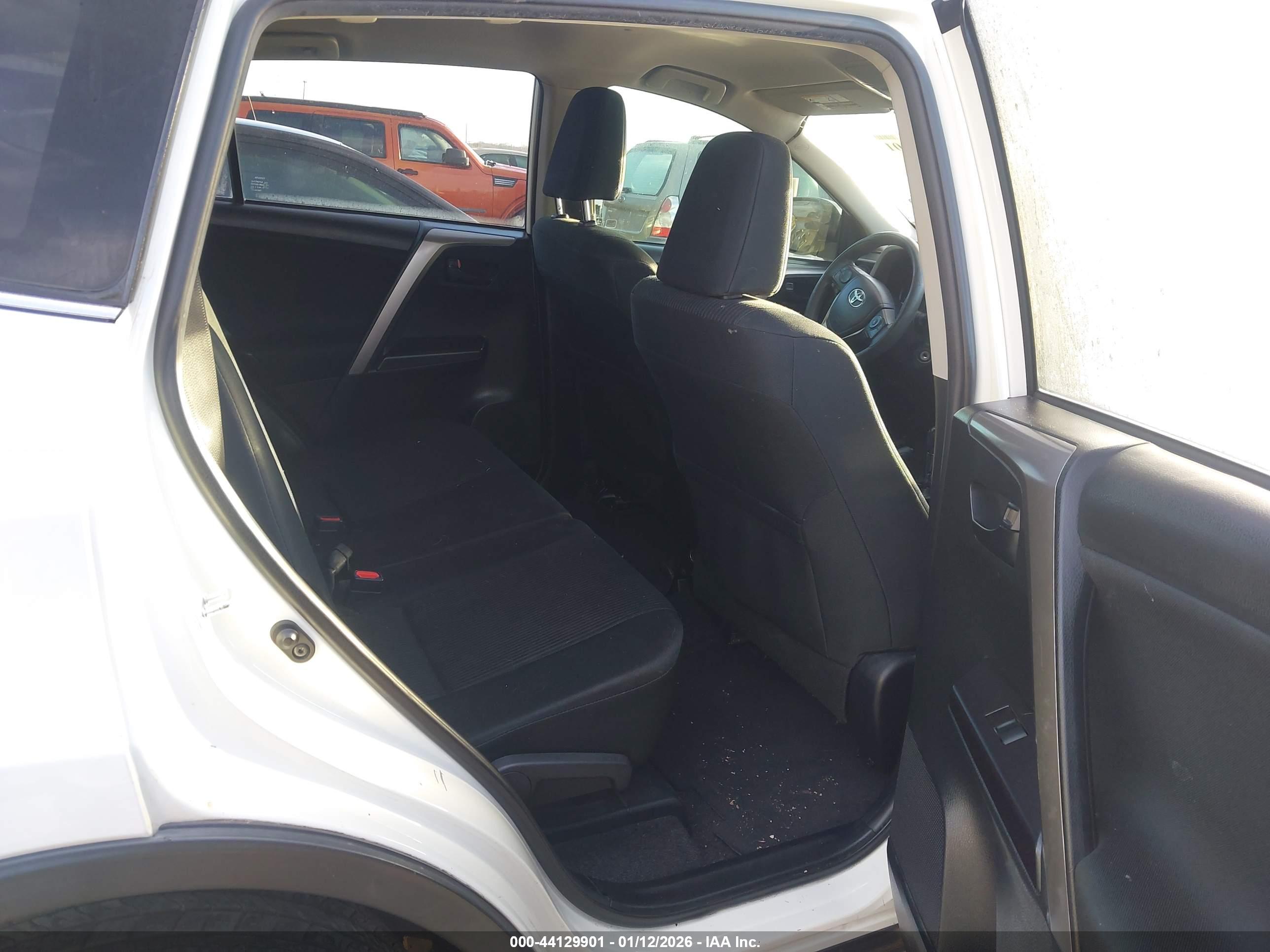 TOYOTA RAV4 image 8