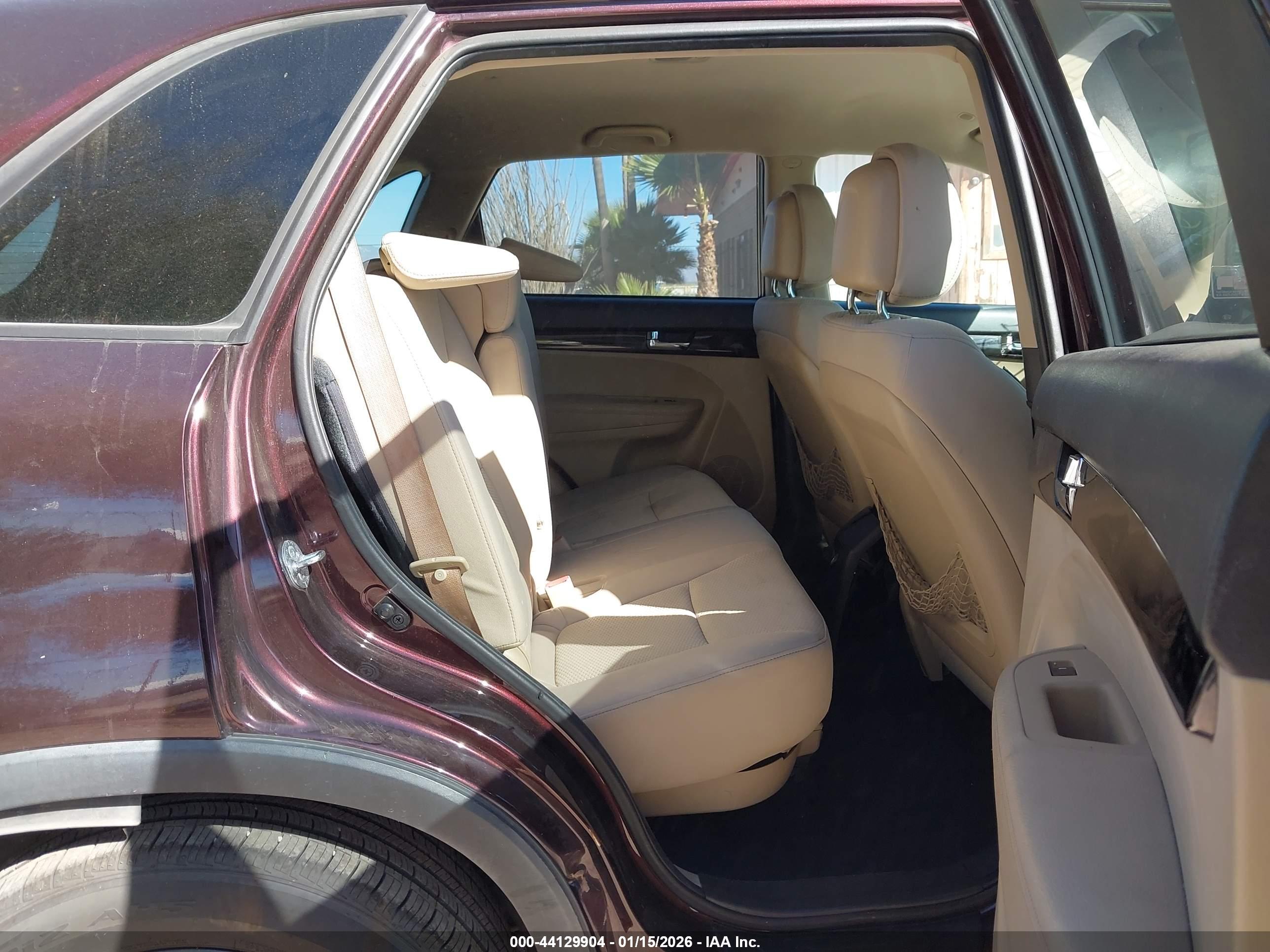 KIA SORENTO image 8